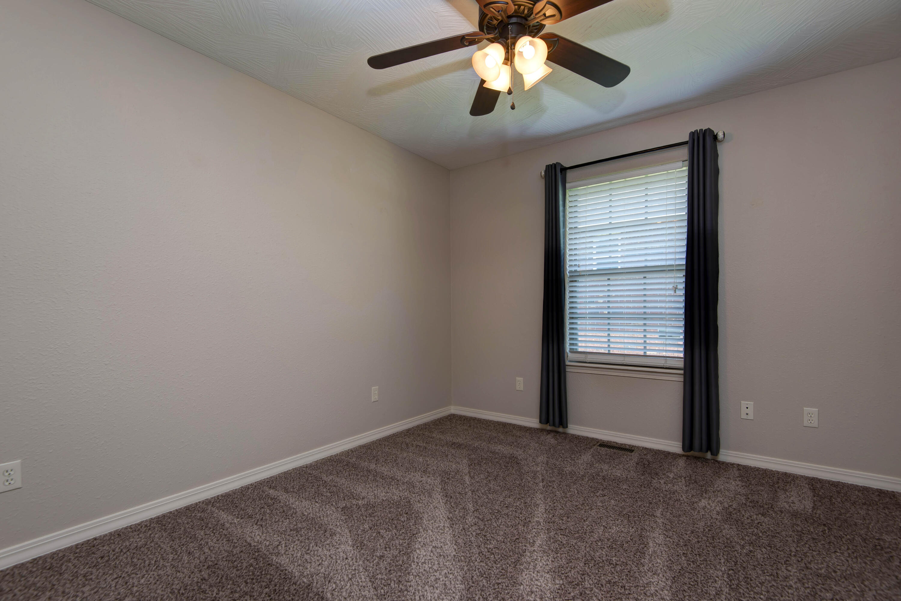 5747 South Winsor Drive Property Photo 25