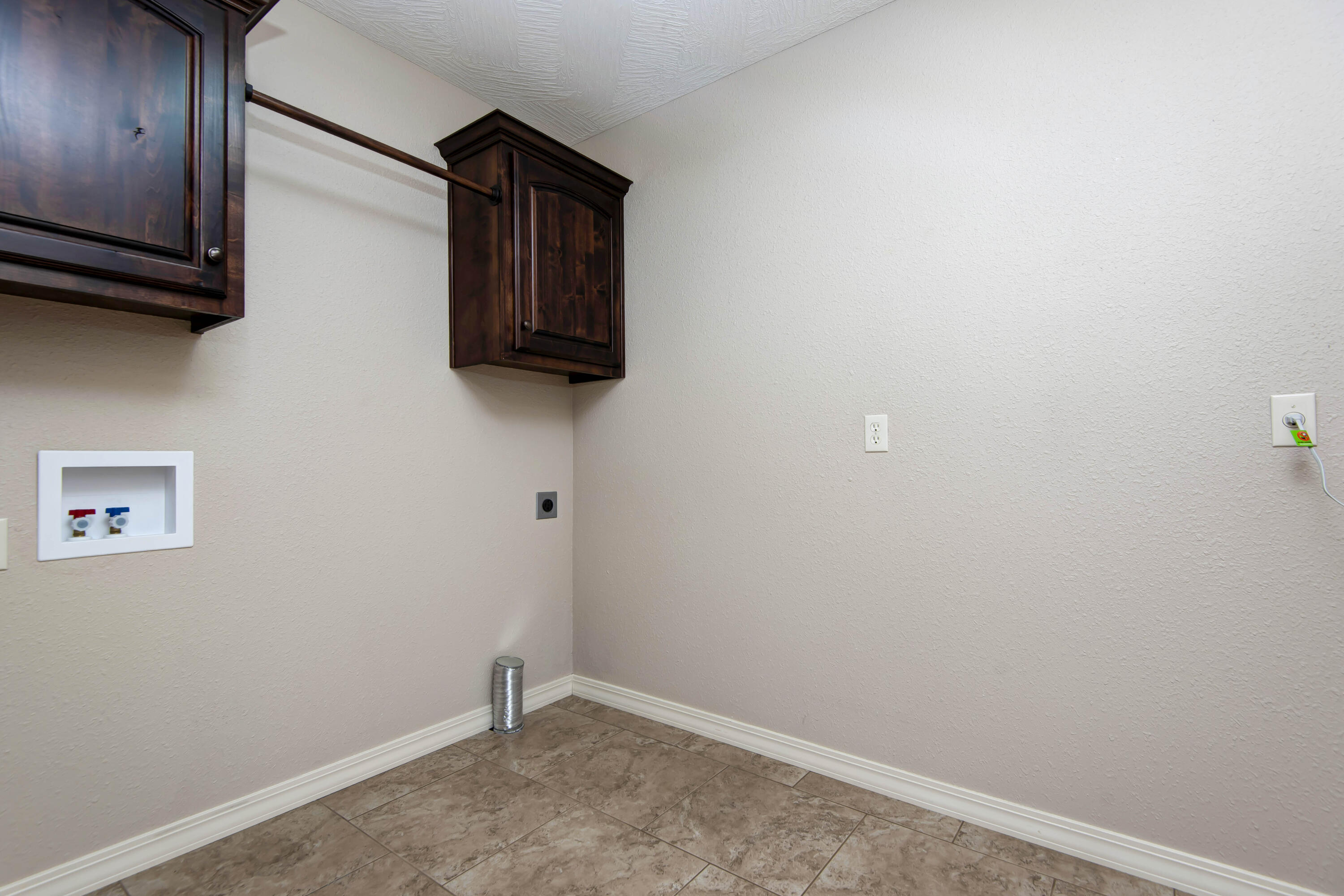 5747 South Winsor Drive Property Photo 27