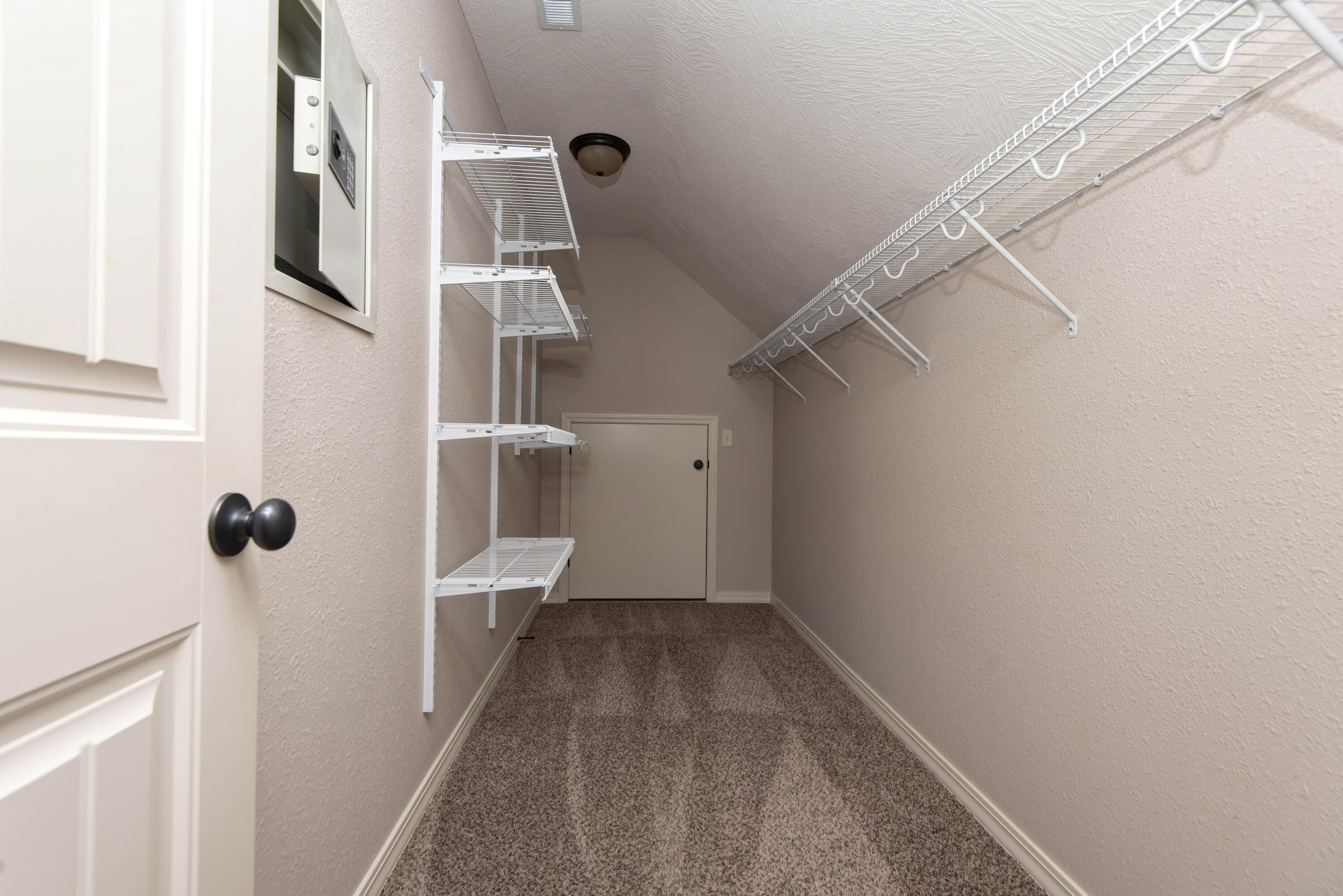 5747 South Winsor Drive Property Photo 31