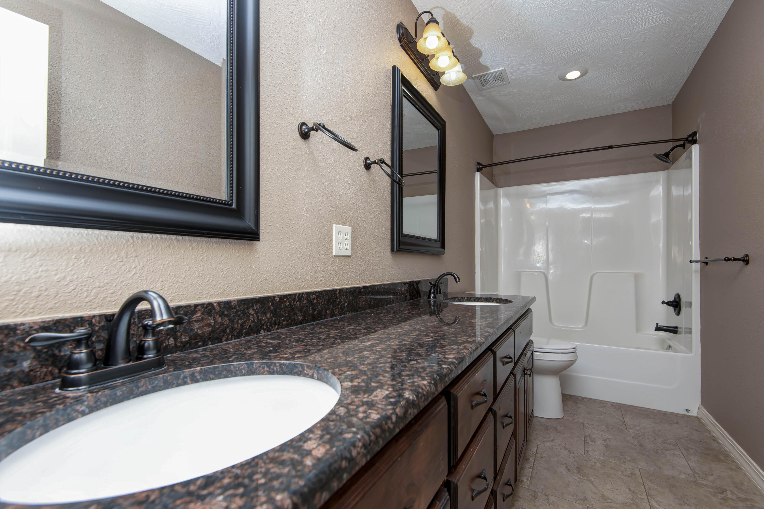 5747 South Winsor Drive Property Photo 32