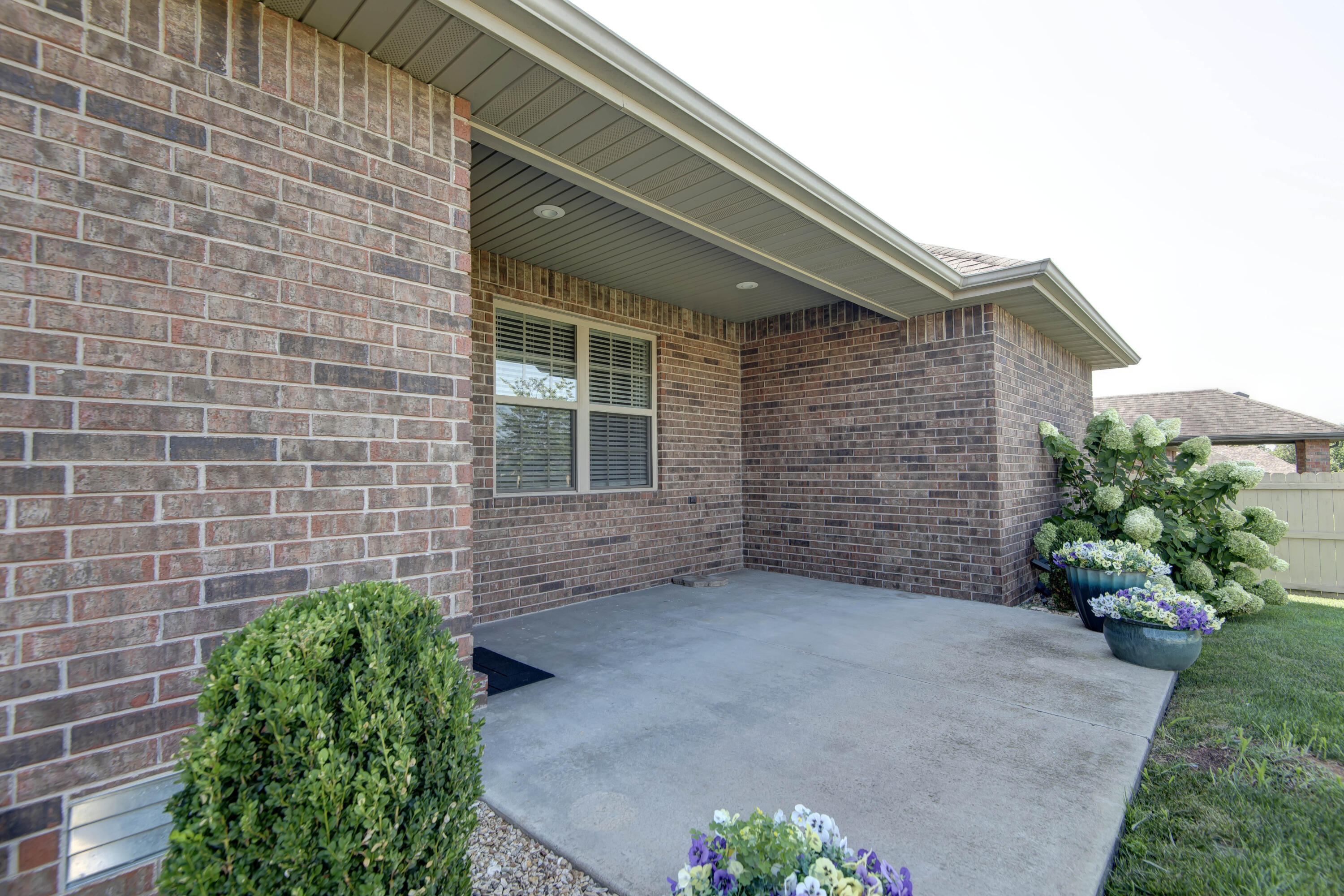 5747 South Winsor Drive Property Photo 34
