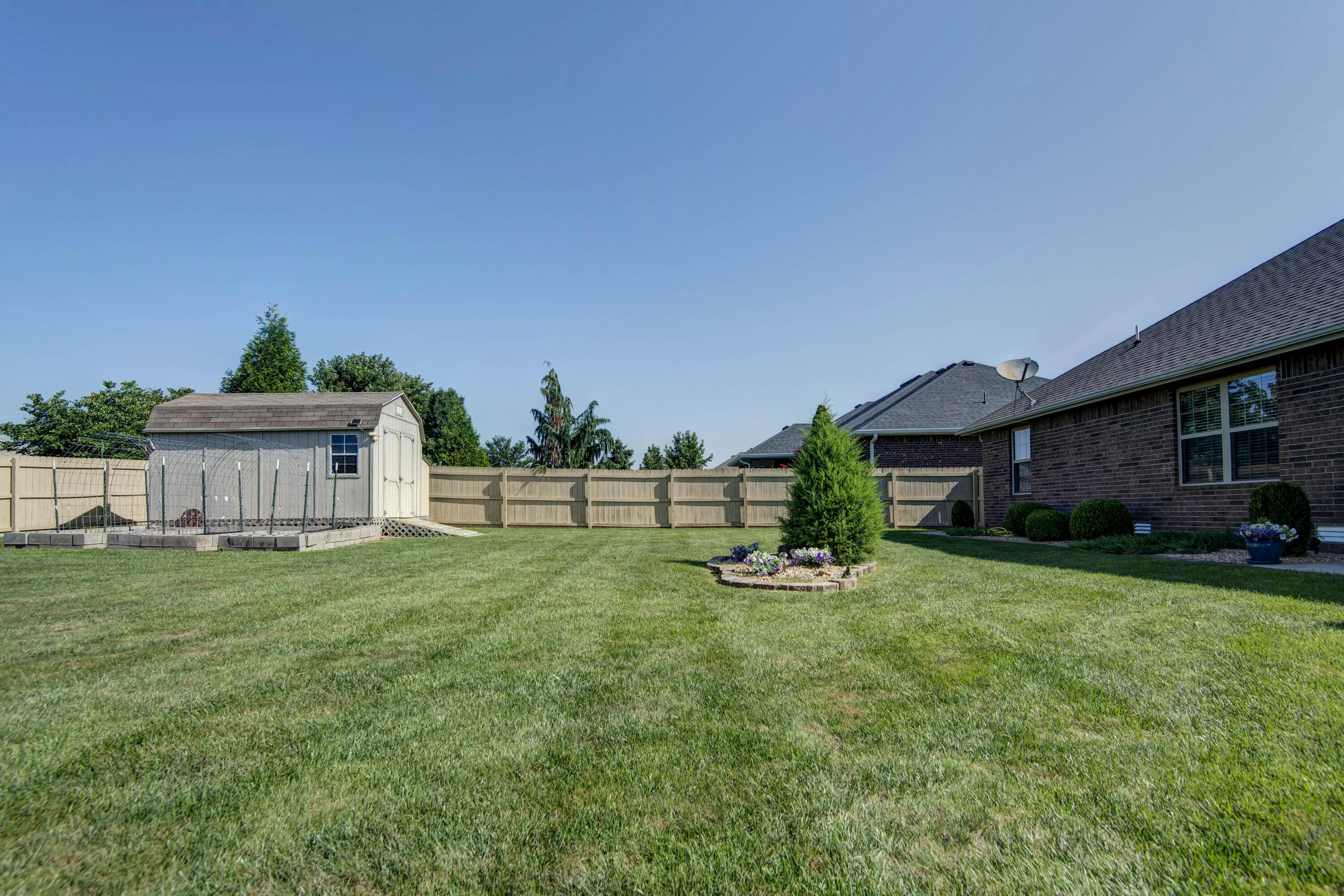 5747 South Winsor Drive Property Photo 36