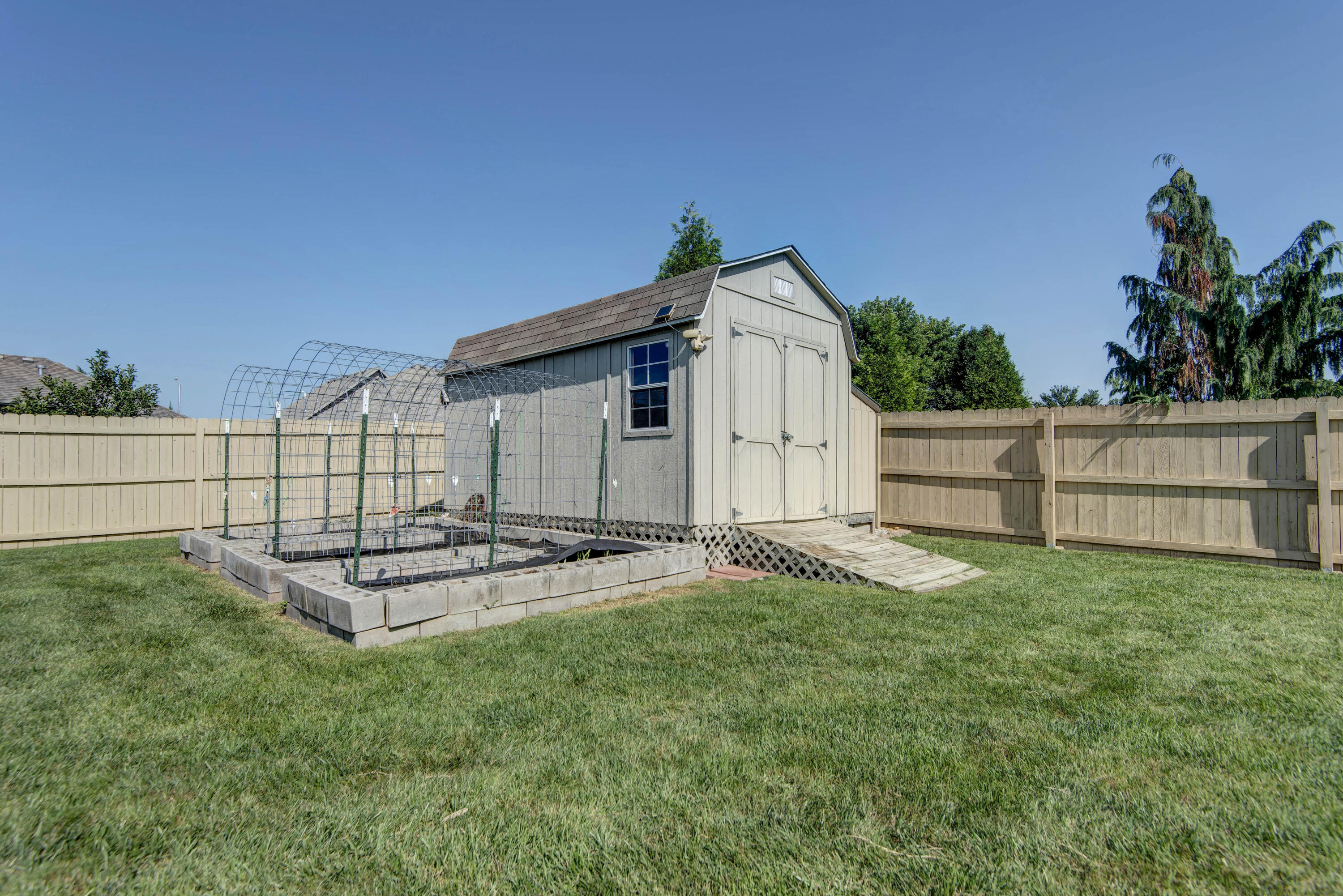 5747 South Winsor Drive Property Photo 37