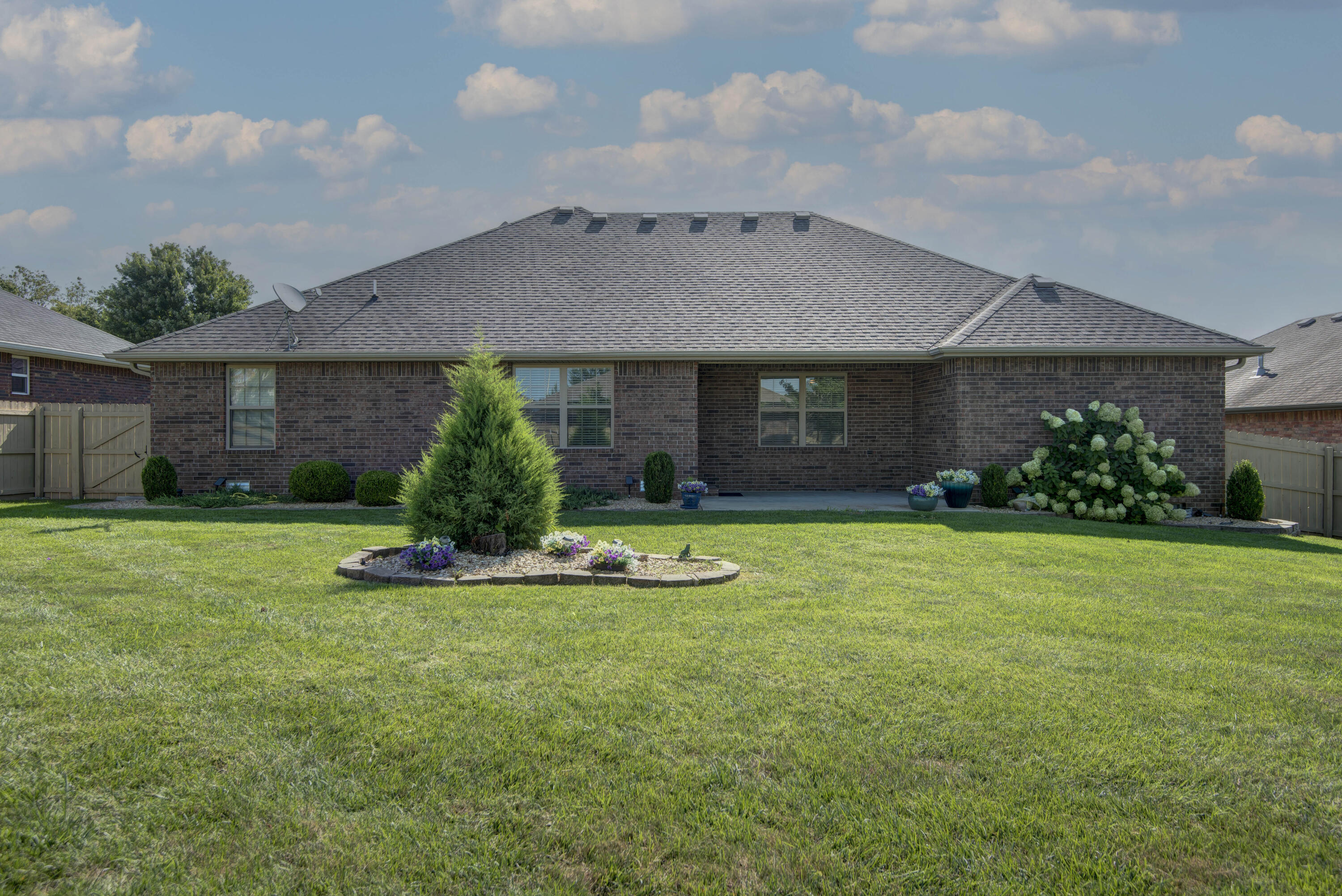 5747 South Winsor Drive Property Photo 39