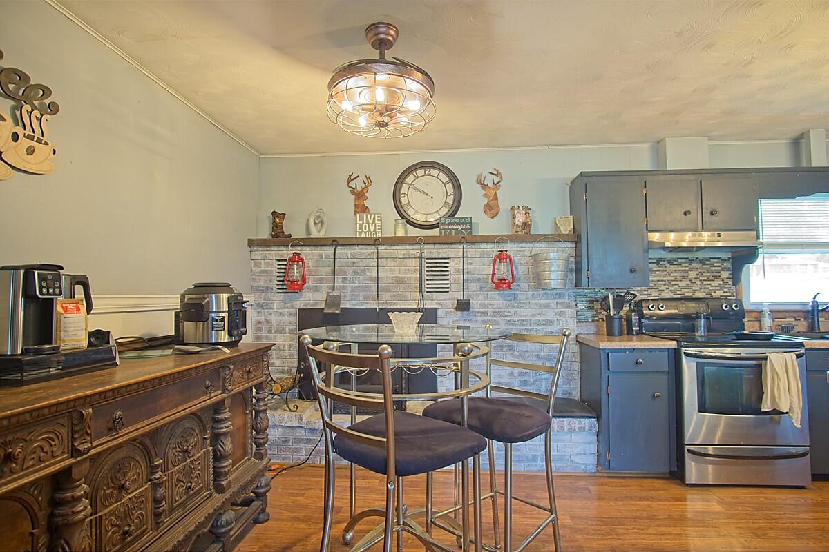 103 East Willow Street Property Photo 6