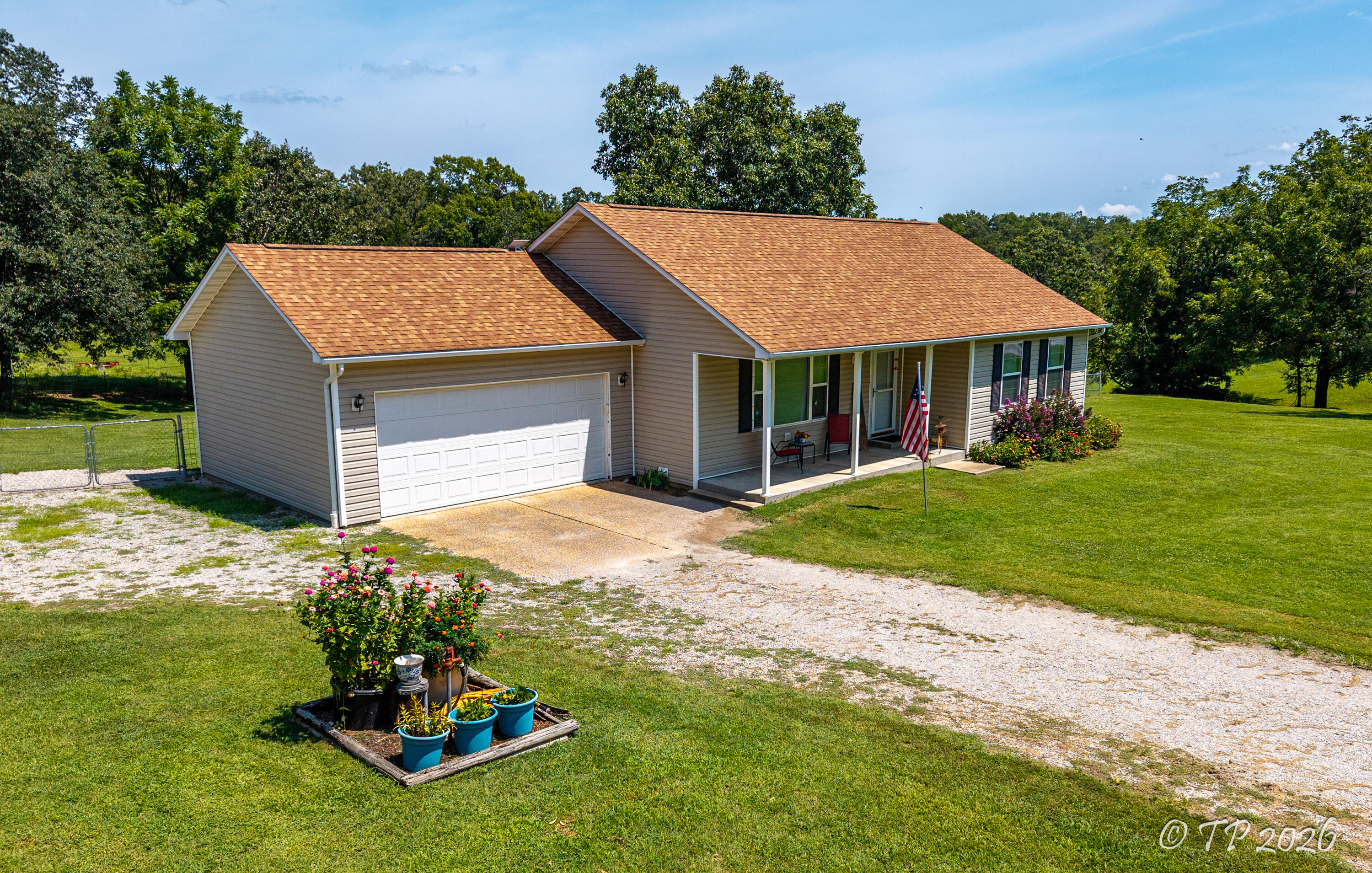 5879 County Road 1580 Property Photo 3