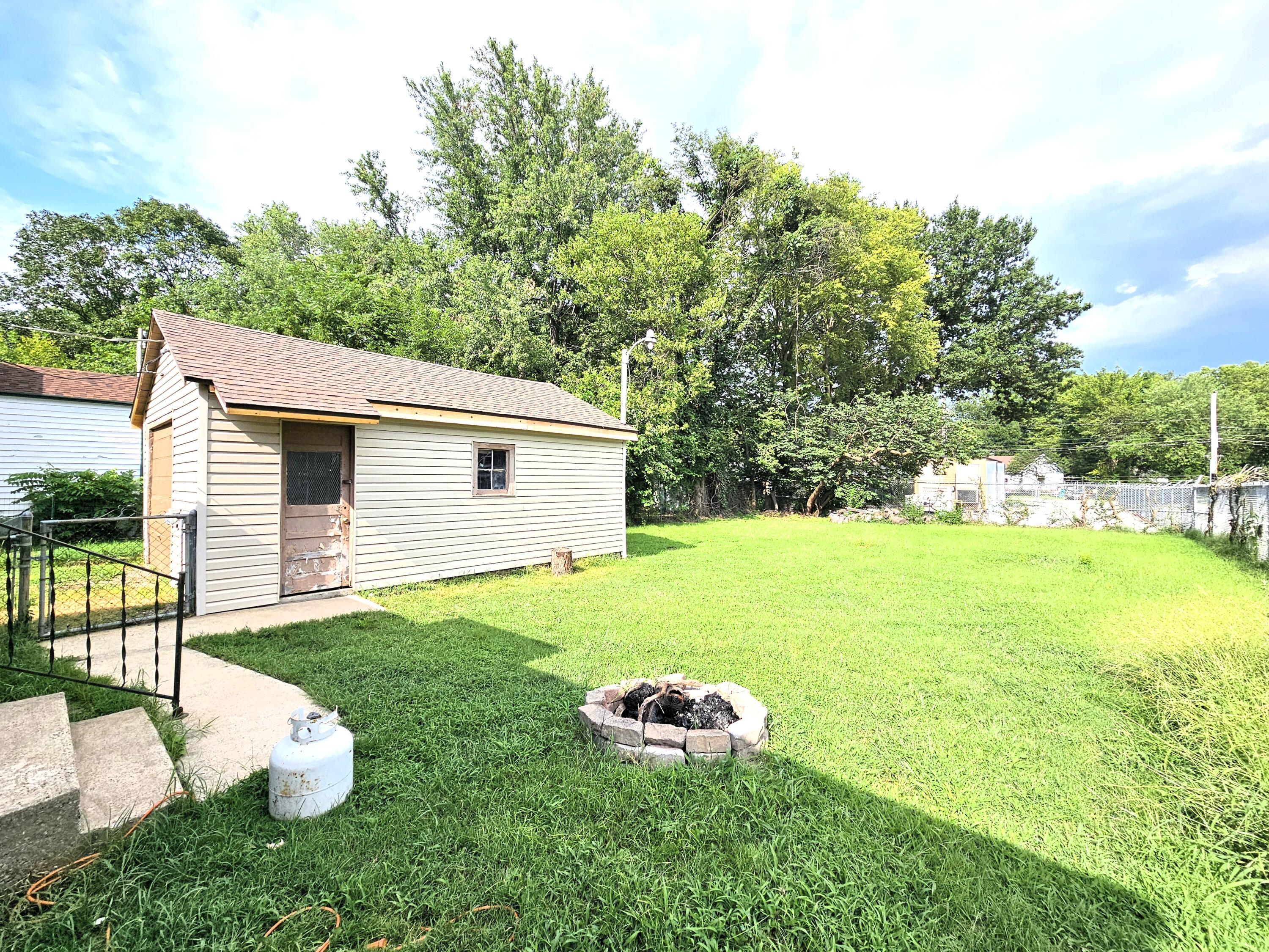 1020 North West Avenue Property Photo 5