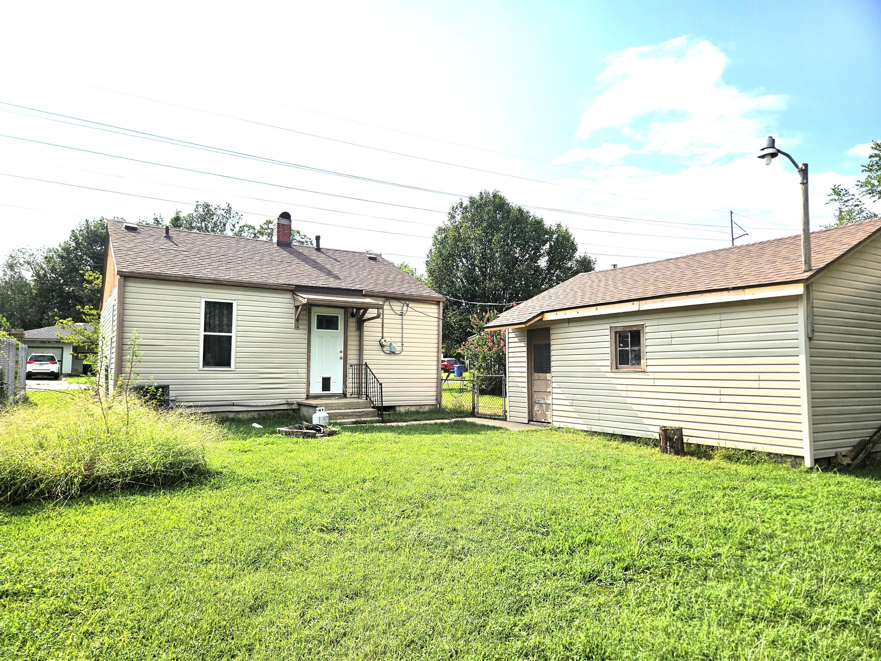 1020 North West Avenue Property Photo 6