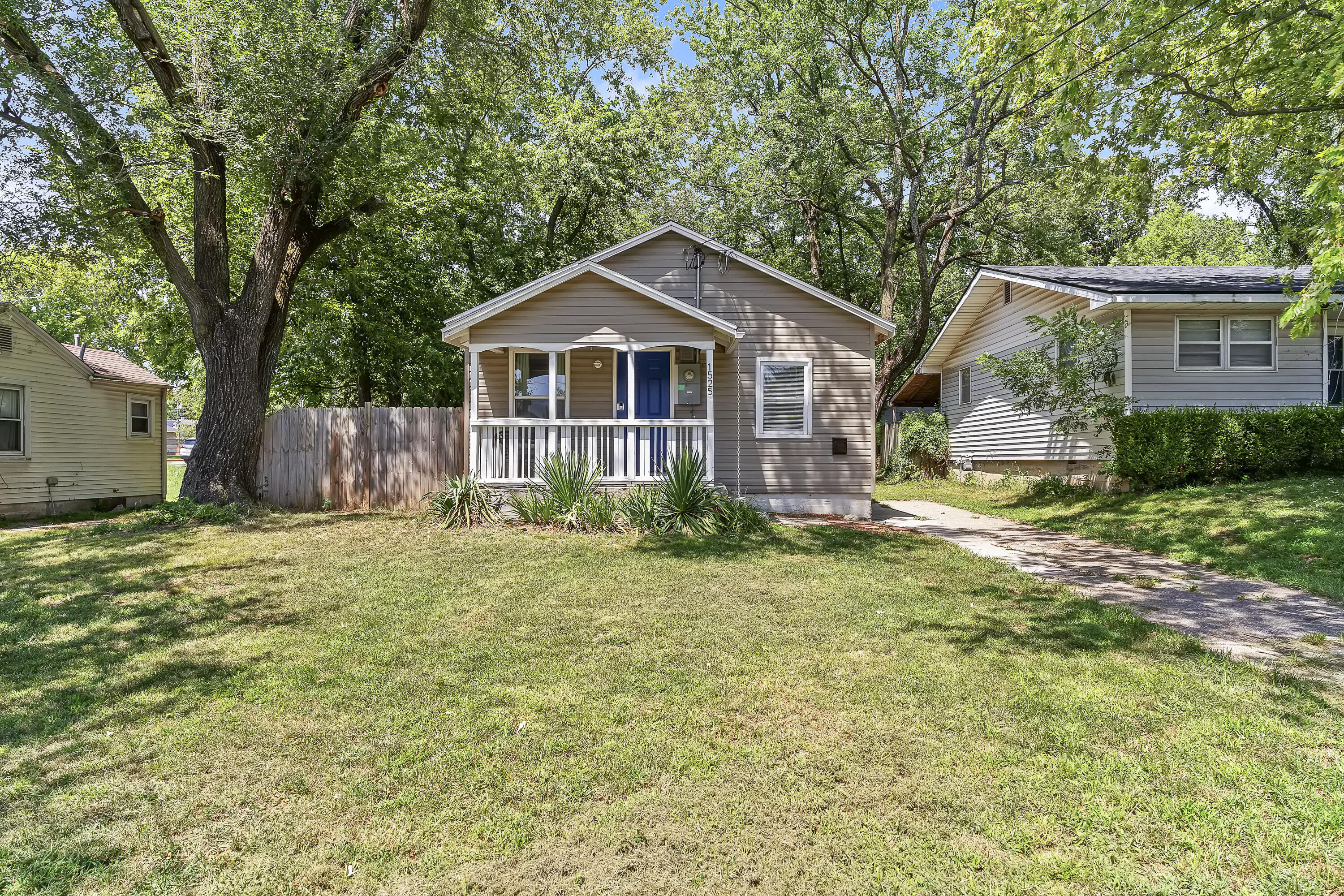 1525 West Webster Street Property Photo 1