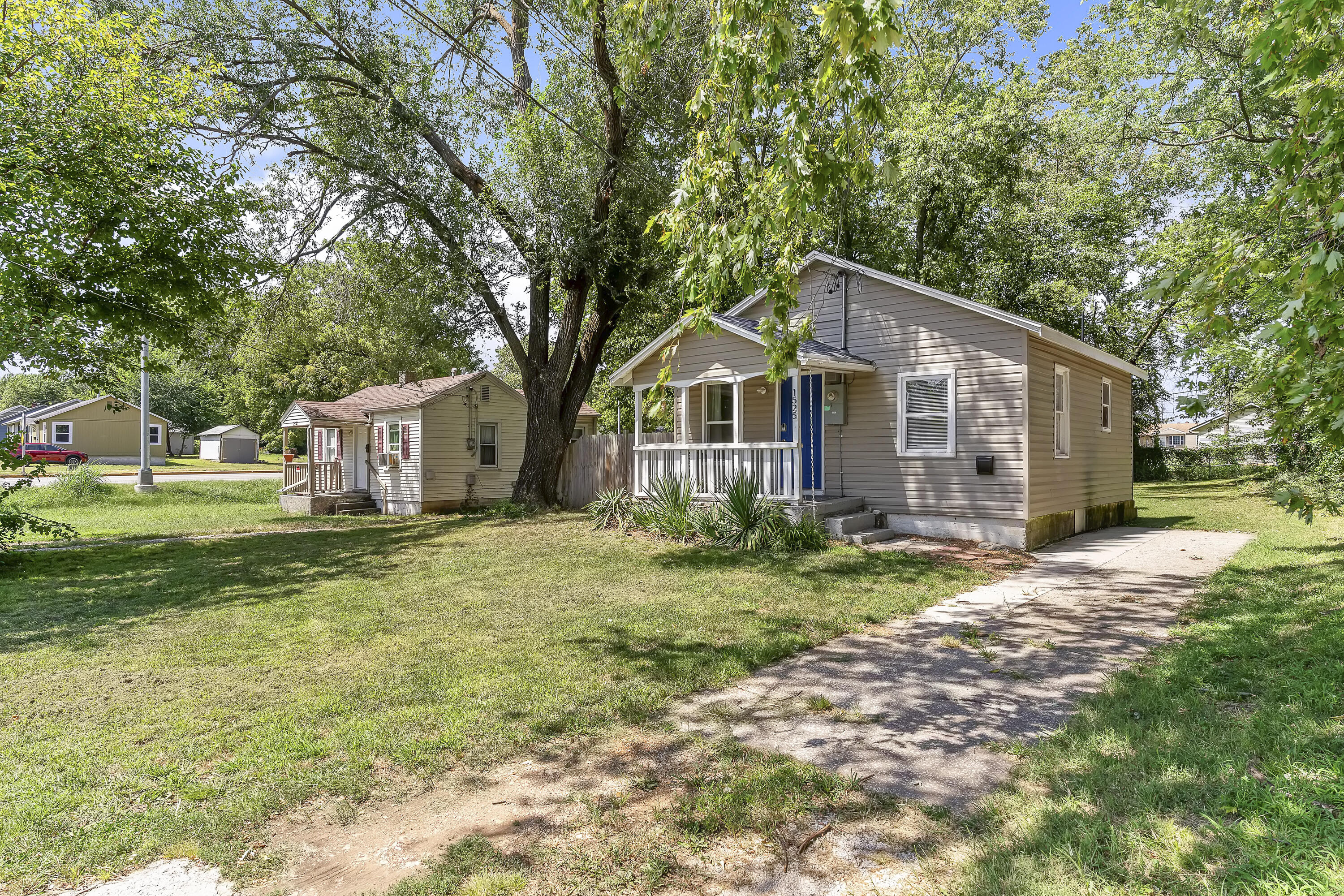 1525 West Webster Street Property Photo 3