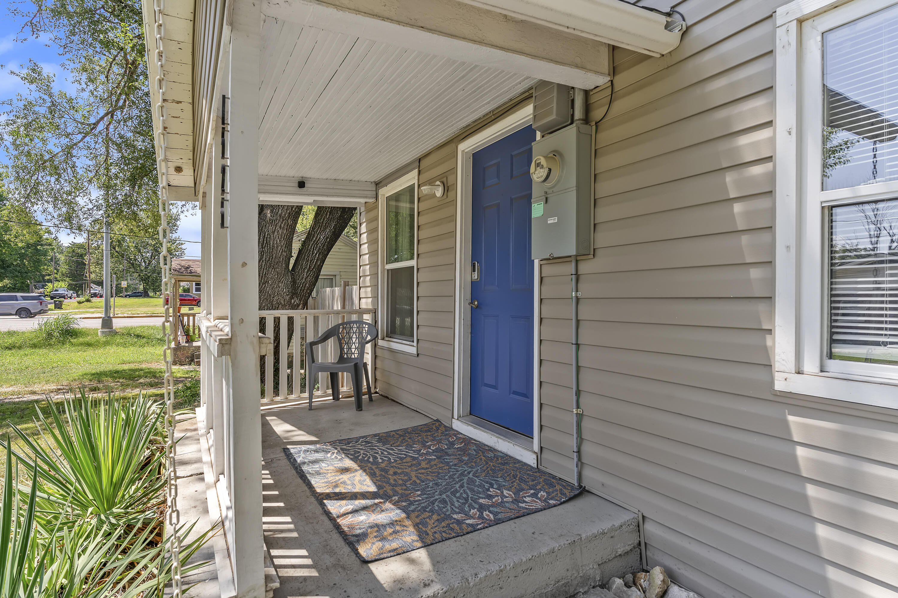 1525 West Webster Street Property Photo 4
