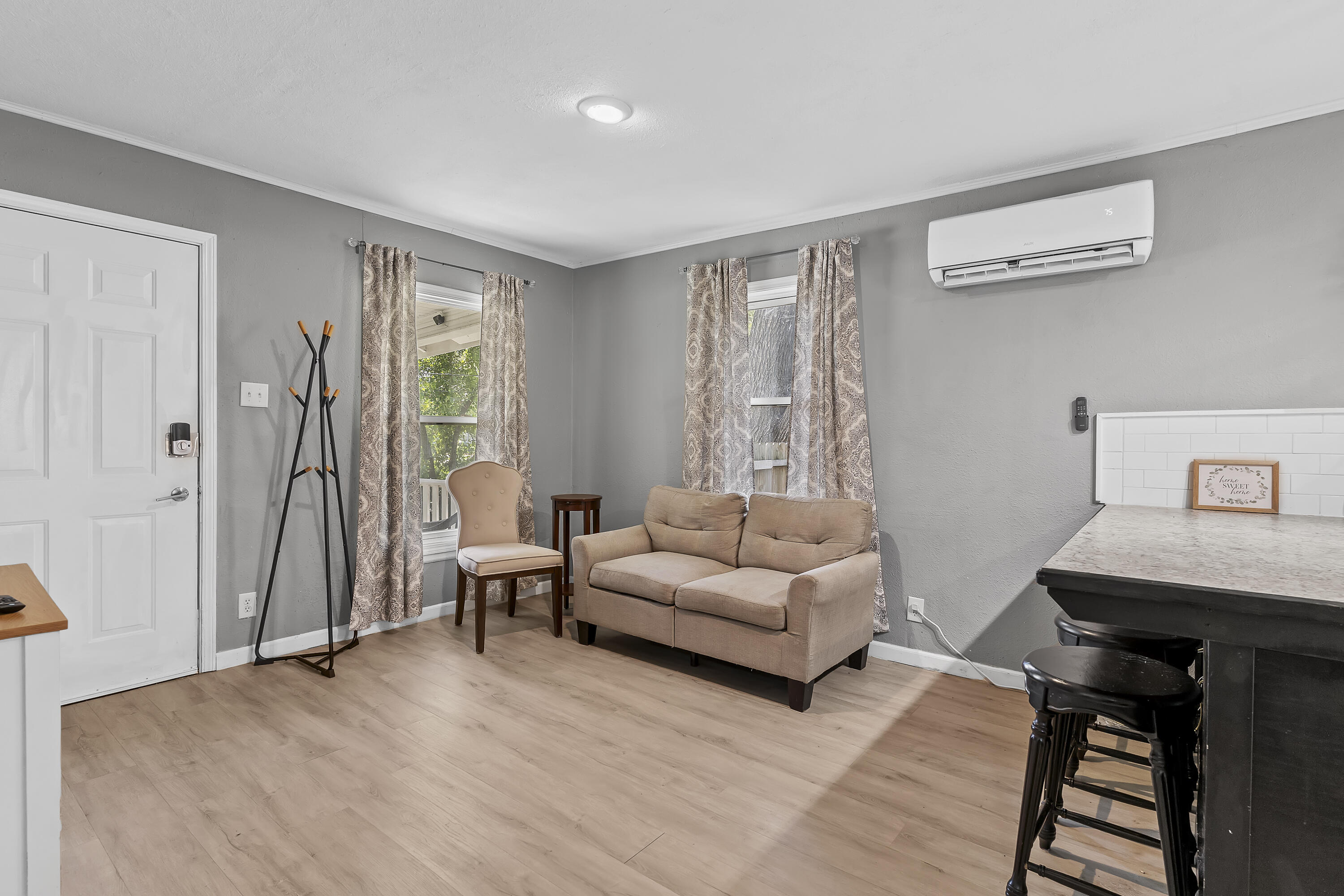 1525 West Webster Street Property Photo 6