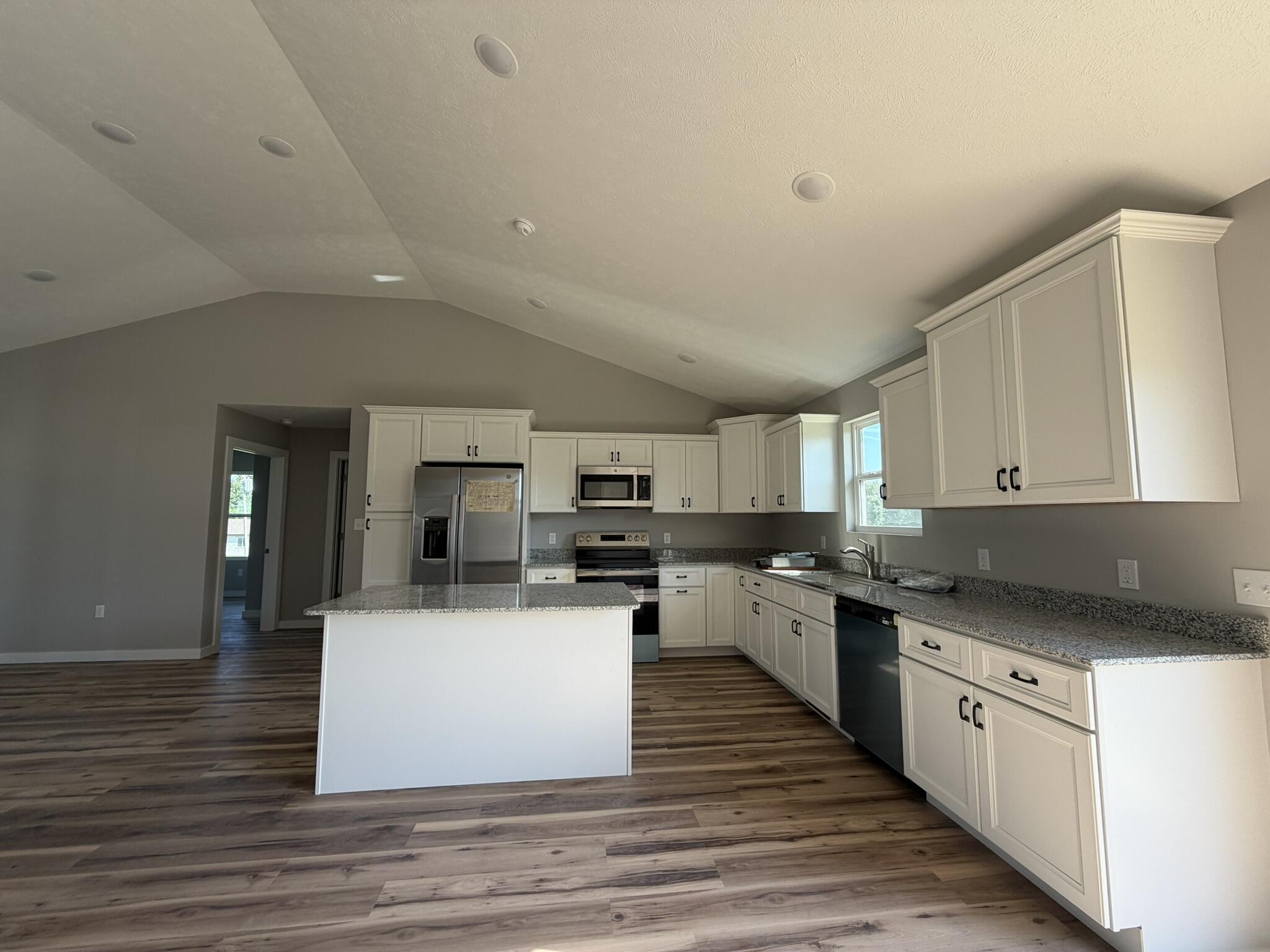 824 Birch Street Property Photo 6