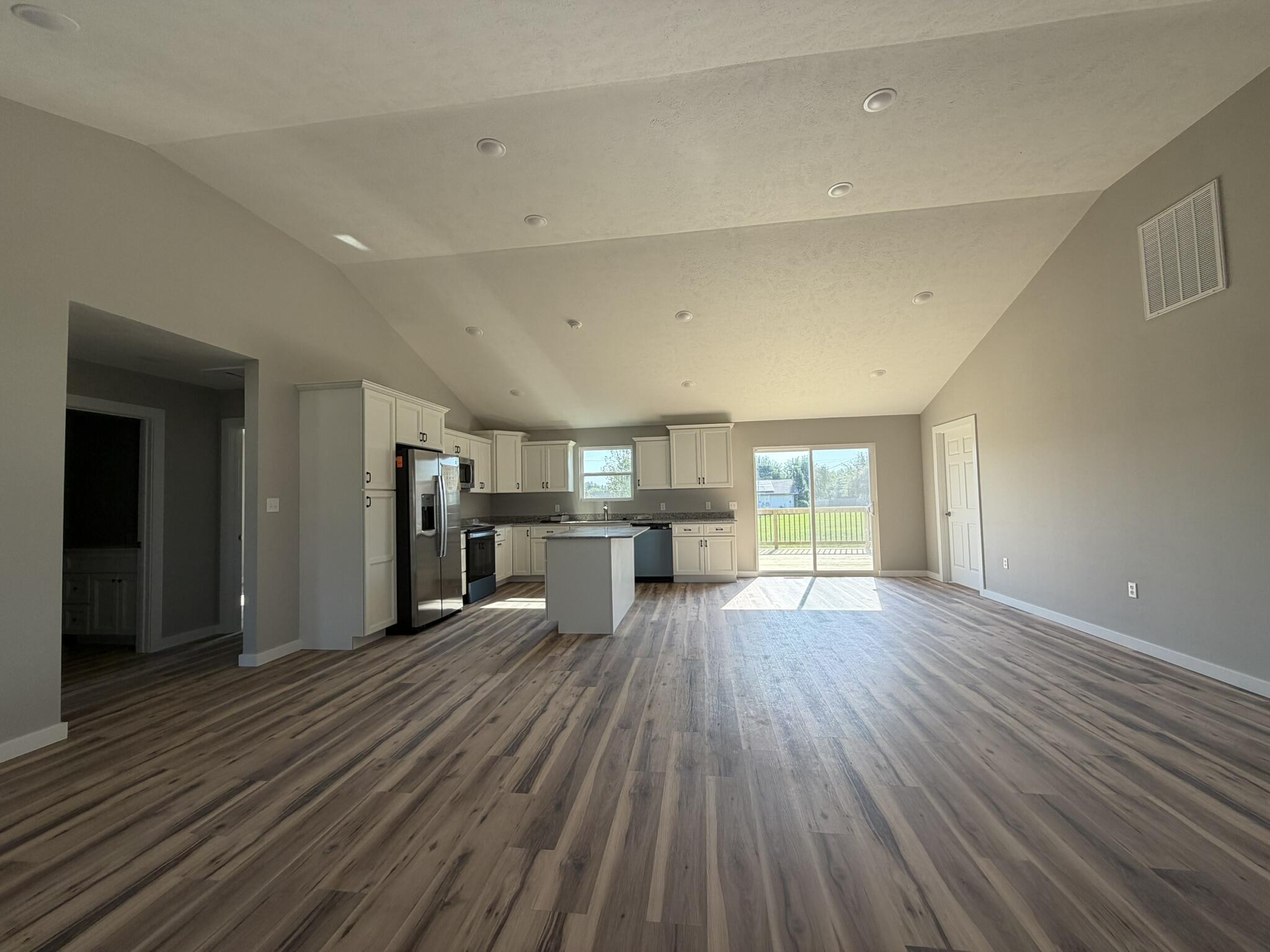 824 Birch Street Property Photo 6