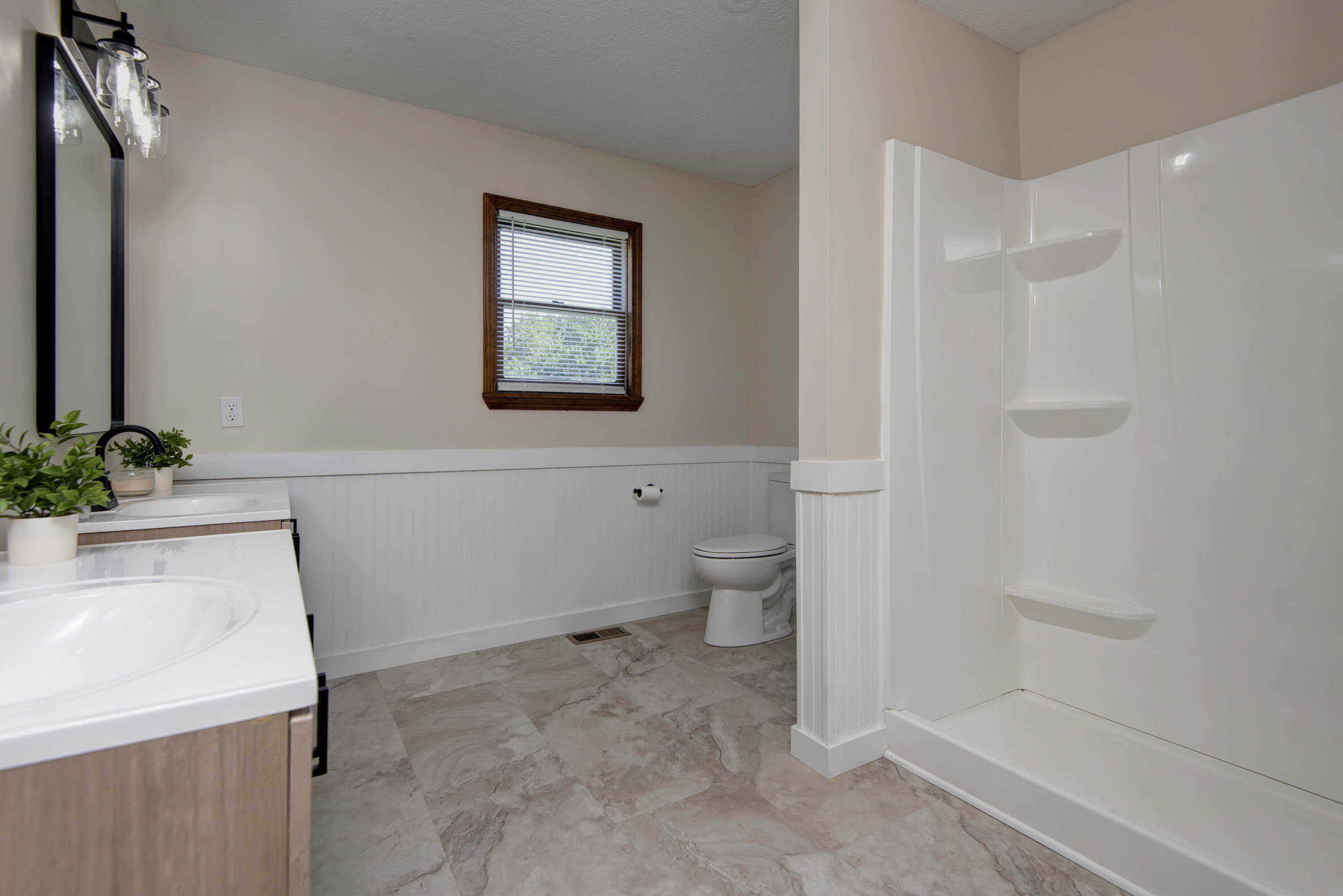 404 South Main Street Property Photo 17