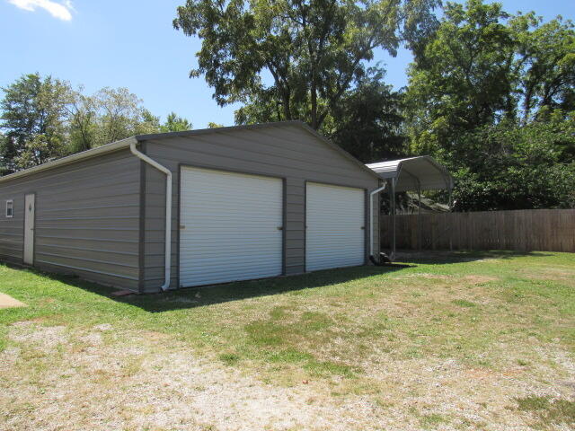 501 South West Street Property Photo 8