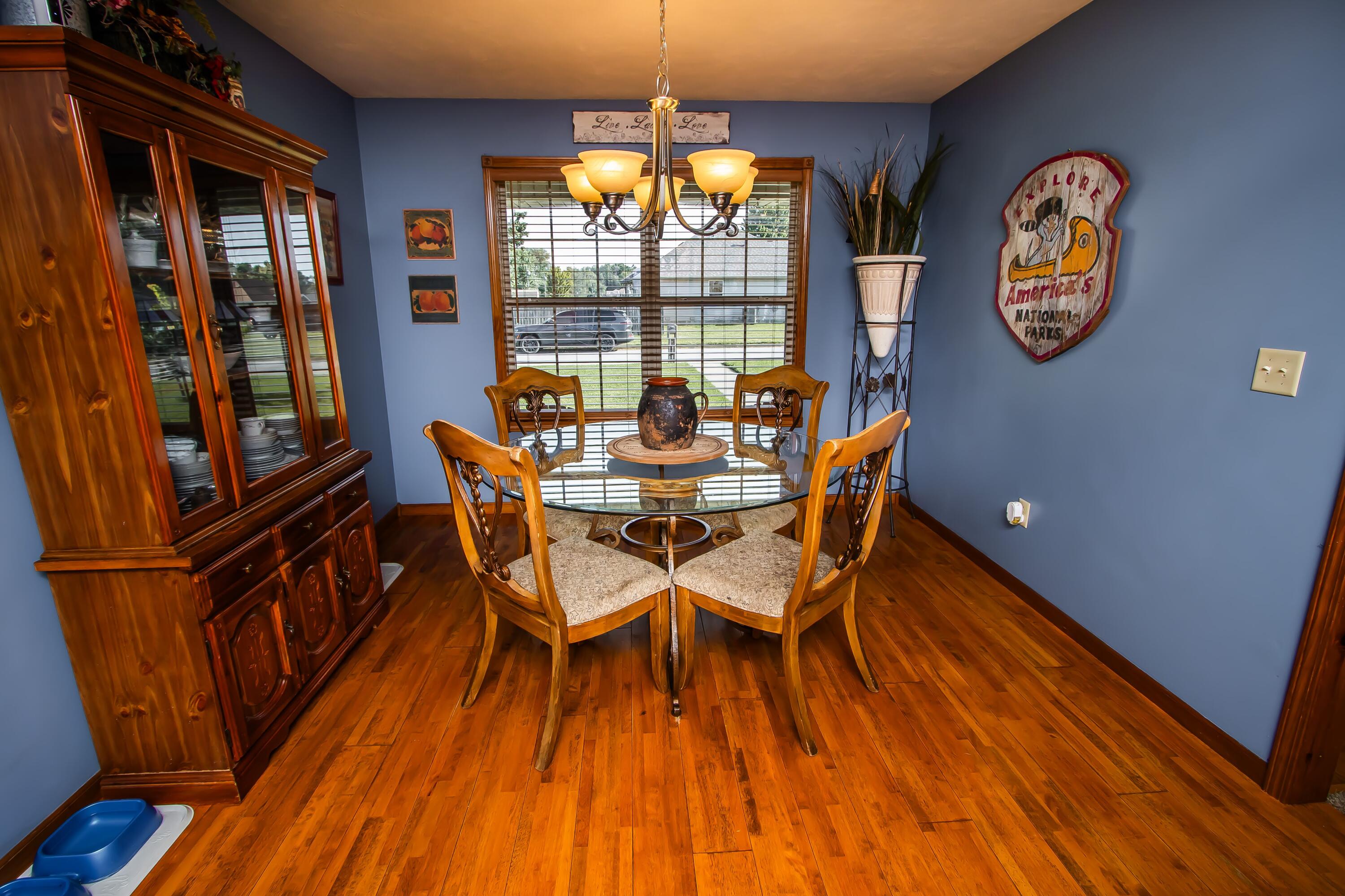 400 East Whippoorwill Drive Property Photo 10