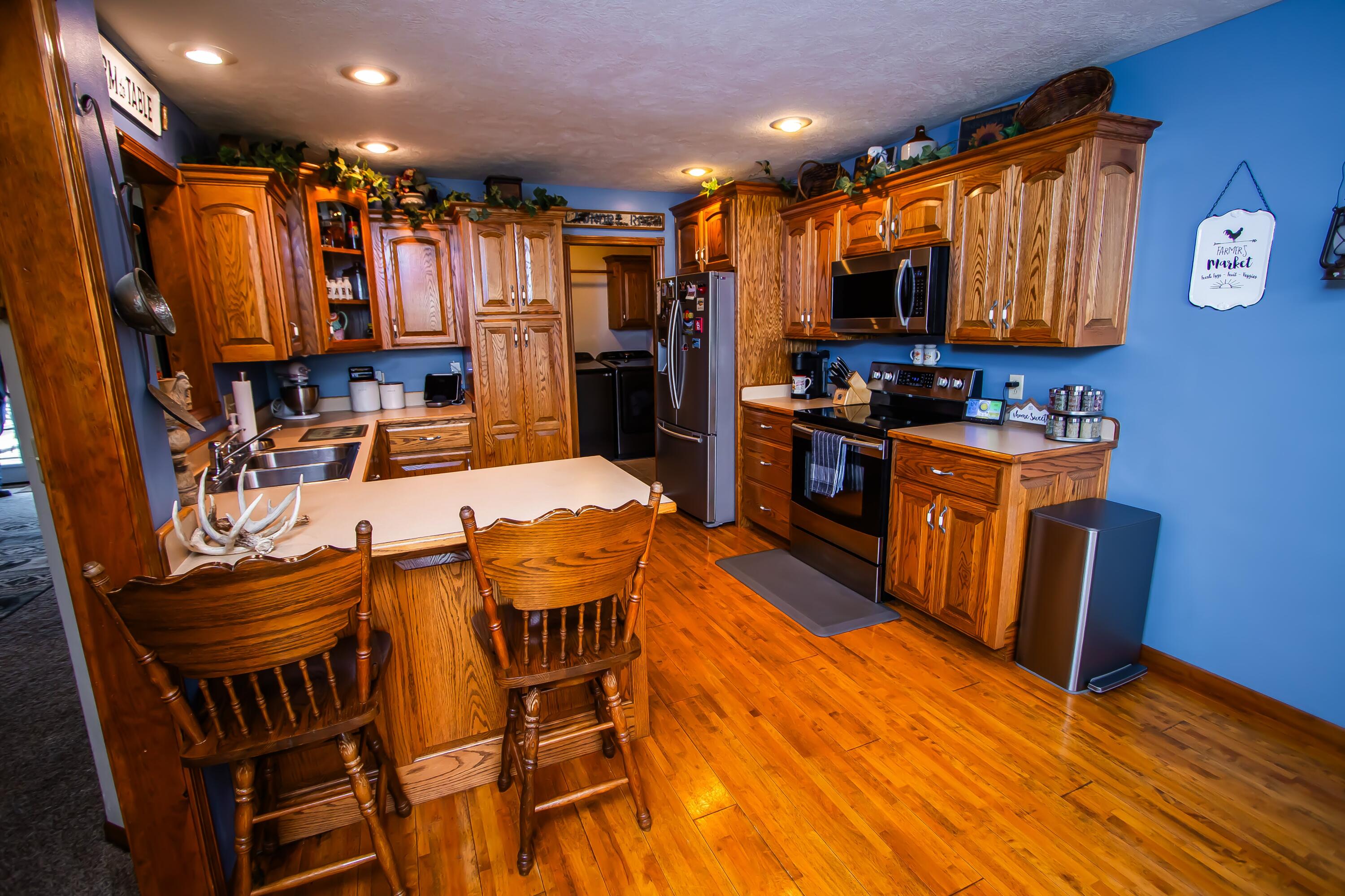 400 East Whippoorwill Drive Property Photo 11
