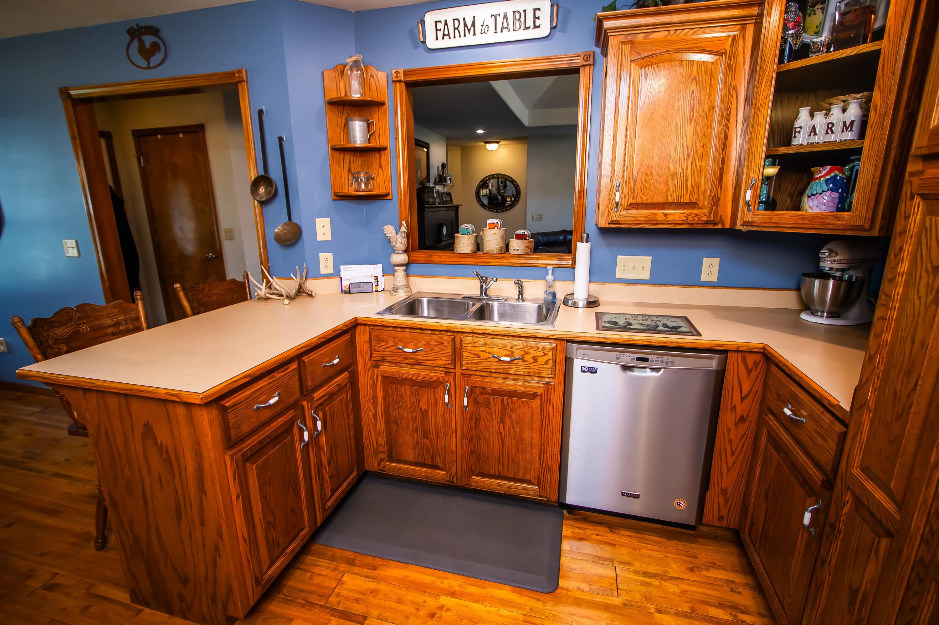 400 East Whippoorwill Drive Property Photo 12