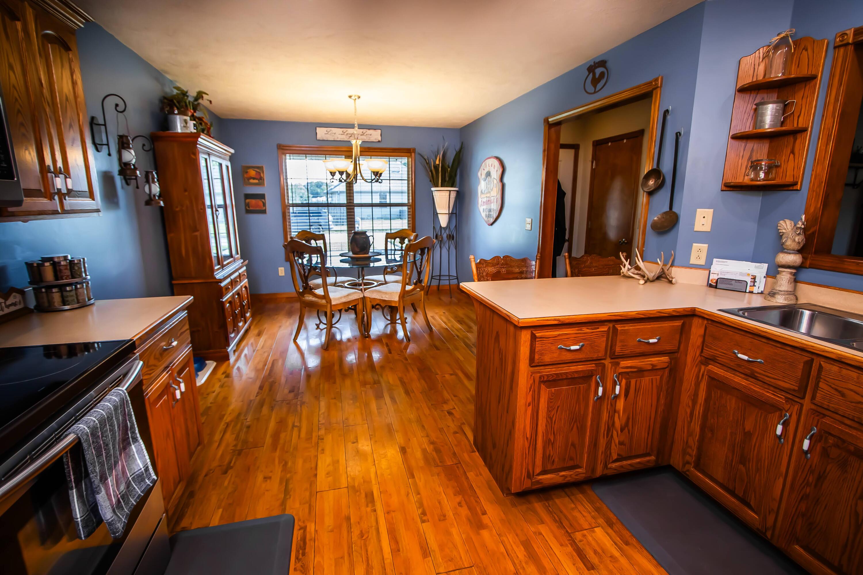 400 East Whippoorwill Drive Property Photo 14
