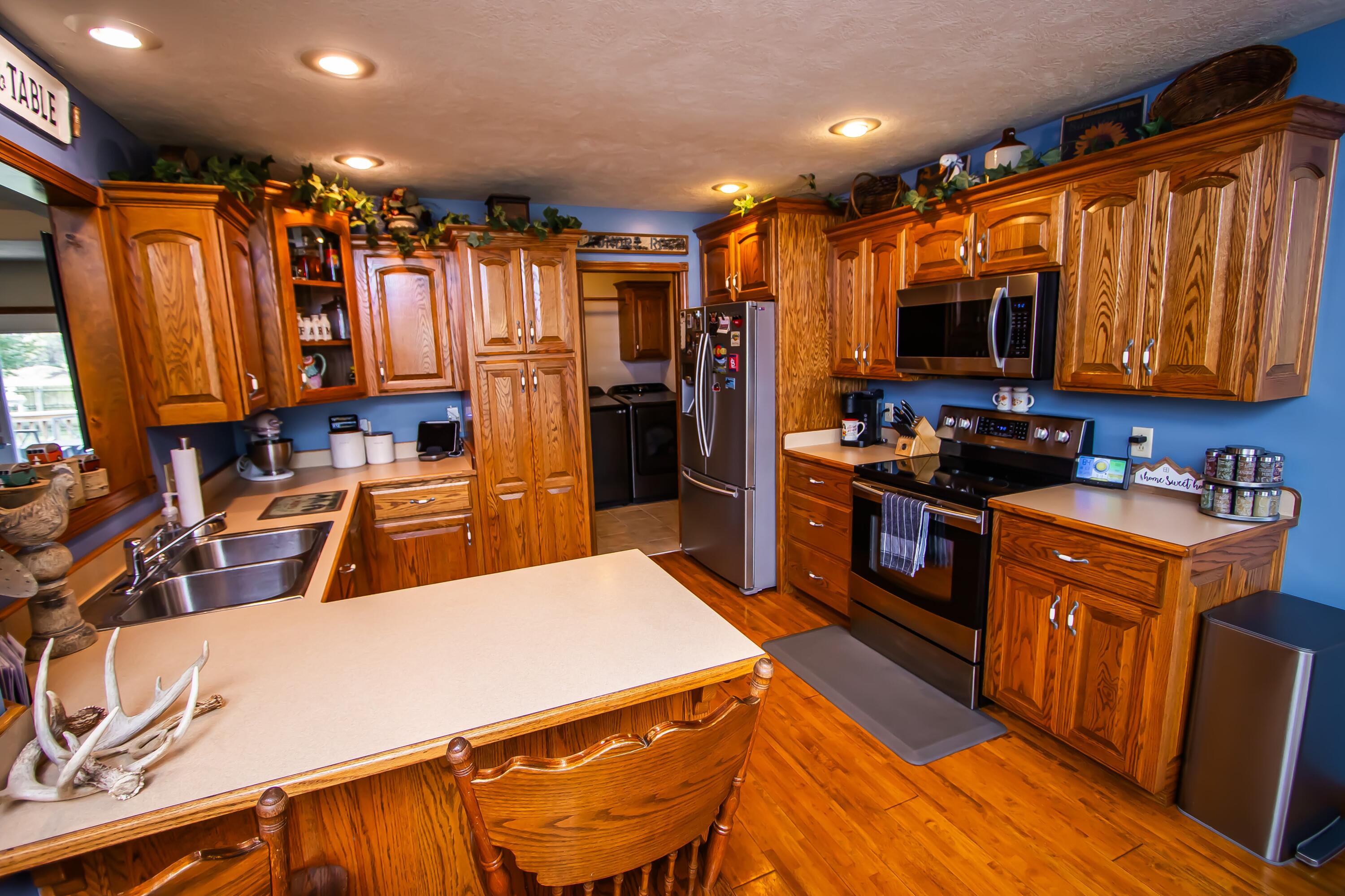400 East Whippoorwill Drive Property Photo 15