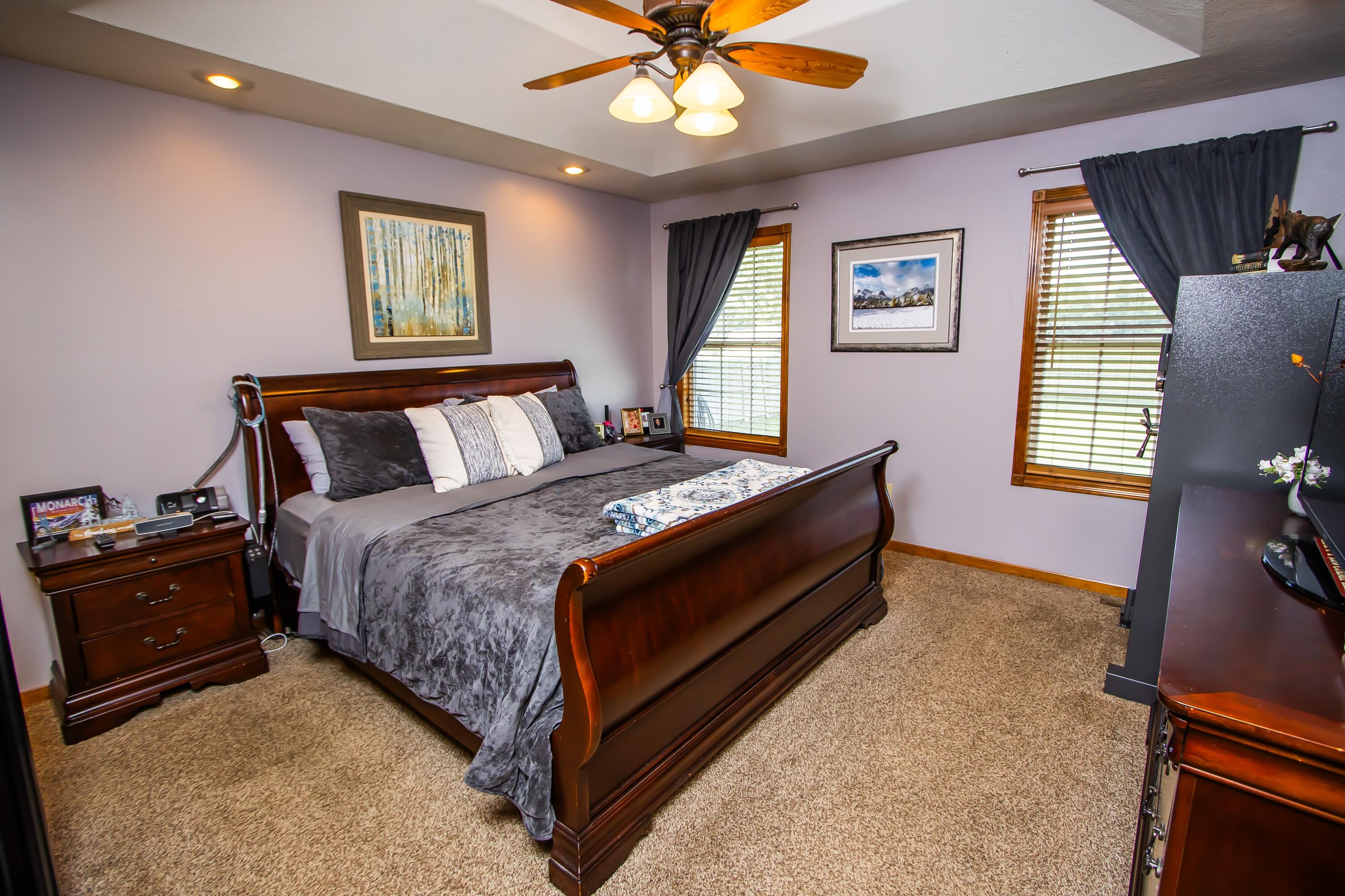 400 East Whippoorwill Drive Property Photo 16
