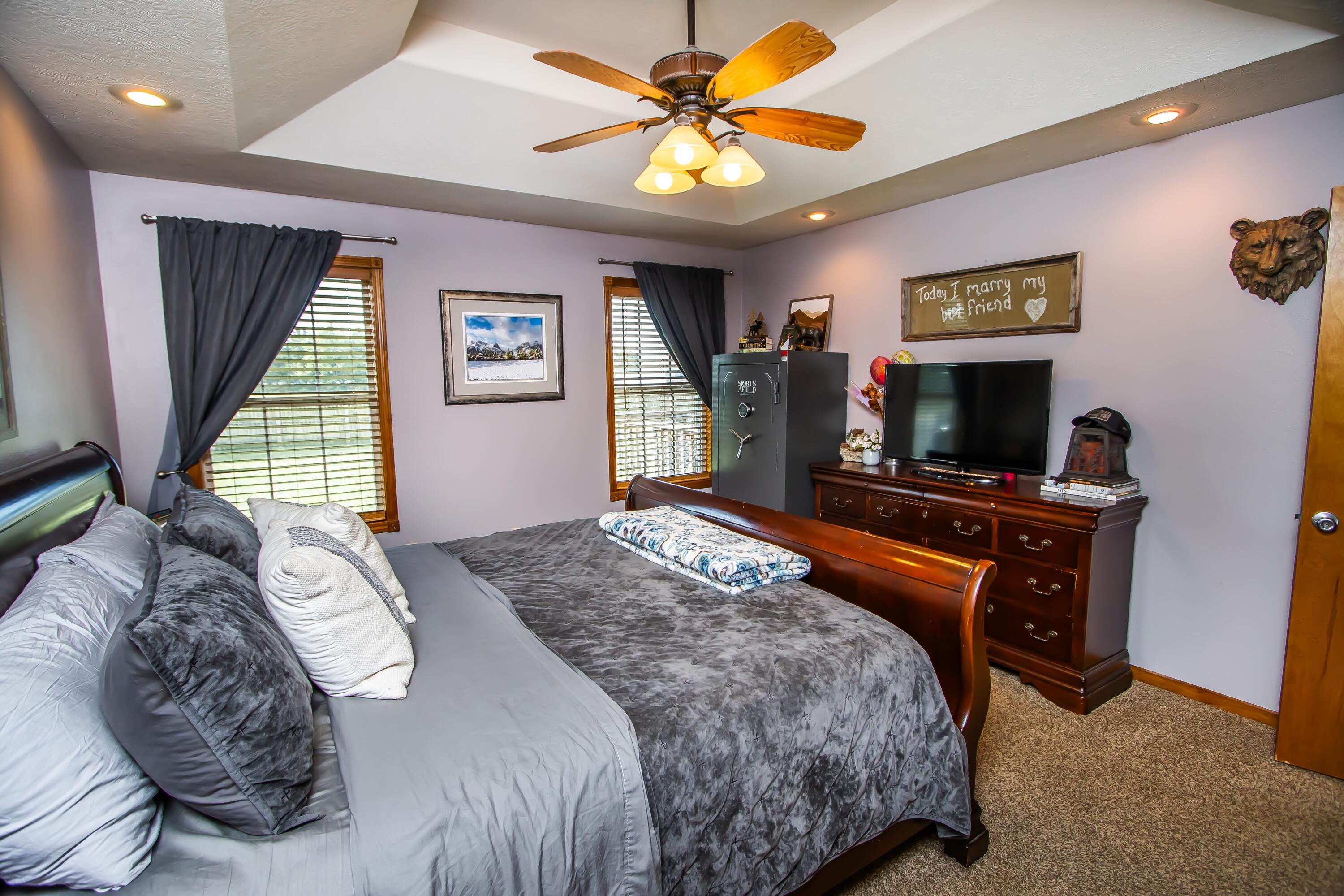 400 East Whippoorwill Drive Property Photo 18