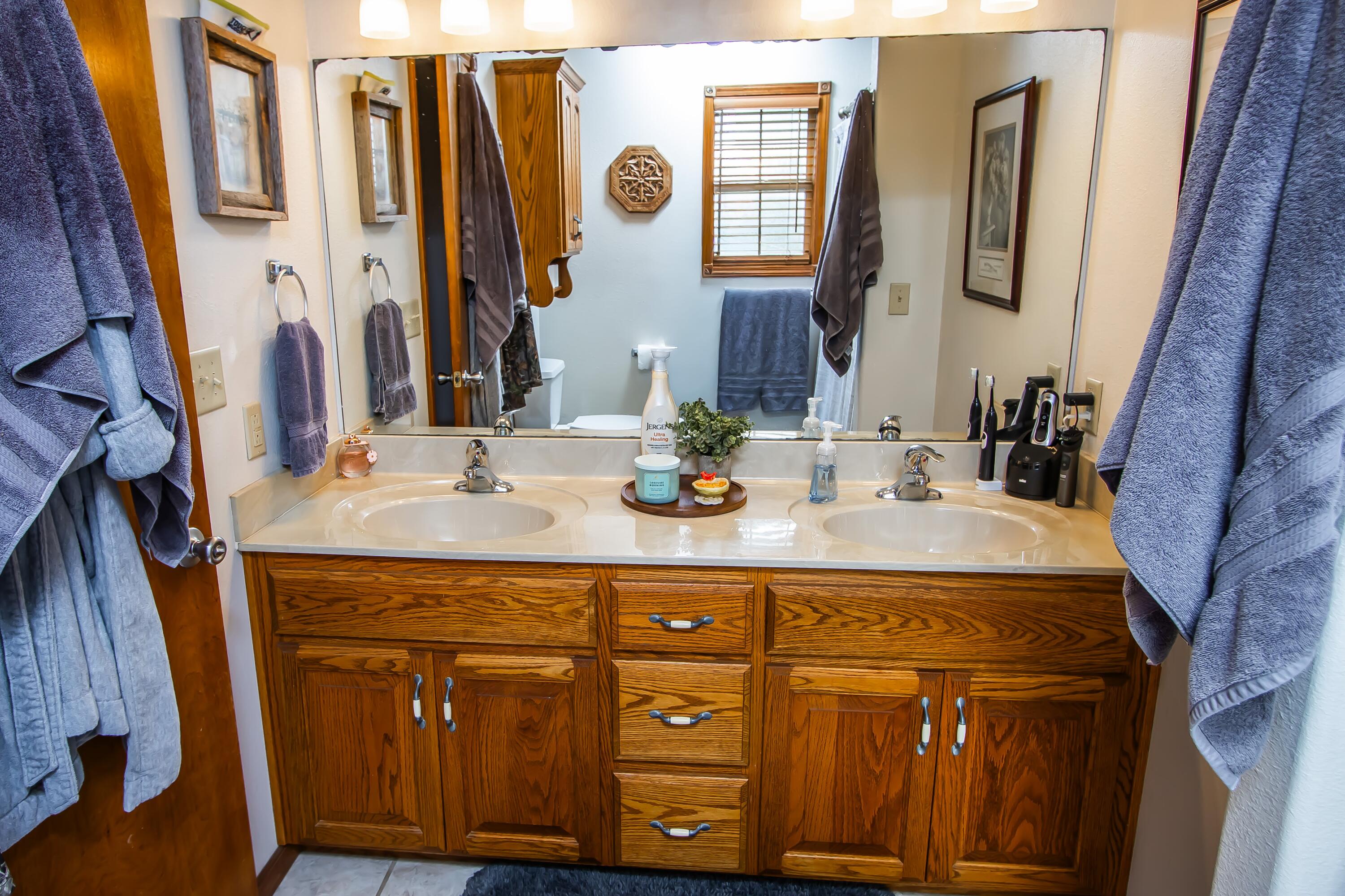 400 East Whippoorwill Drive Property Photo 19
