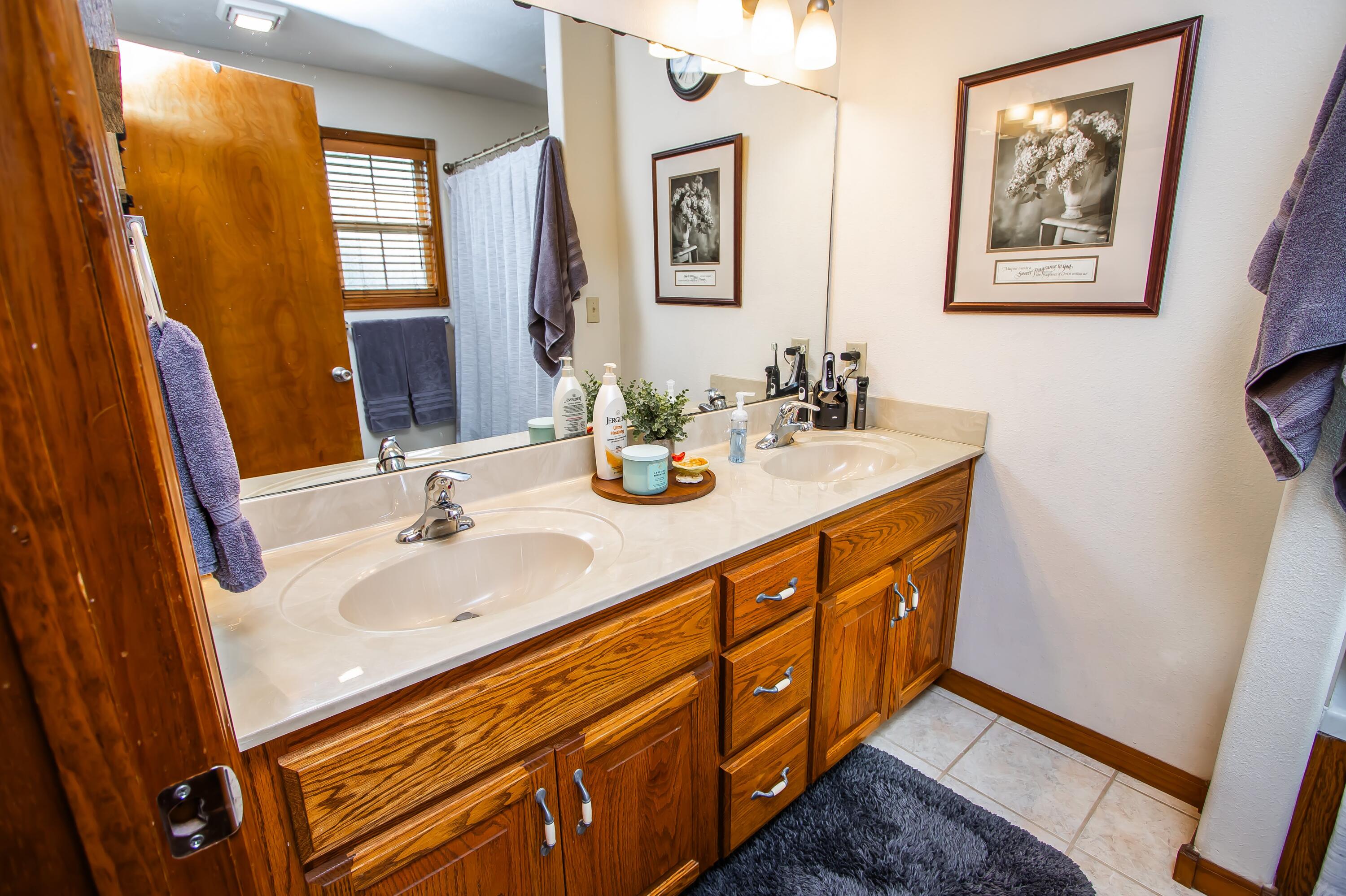 400 East Whippoorwill Drive Property Photo 20