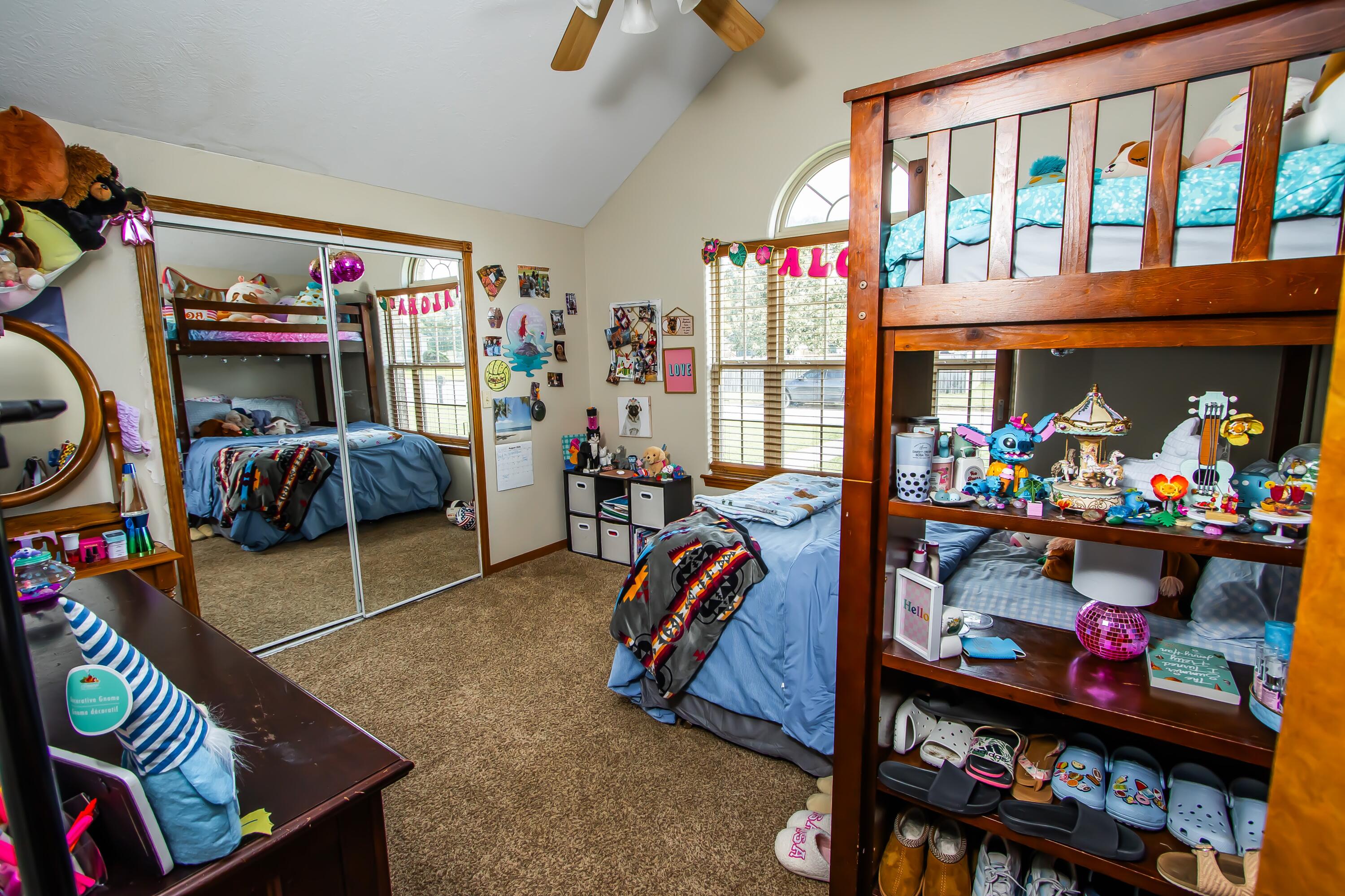 400 East Whippoorwill Drive Property Photo 22