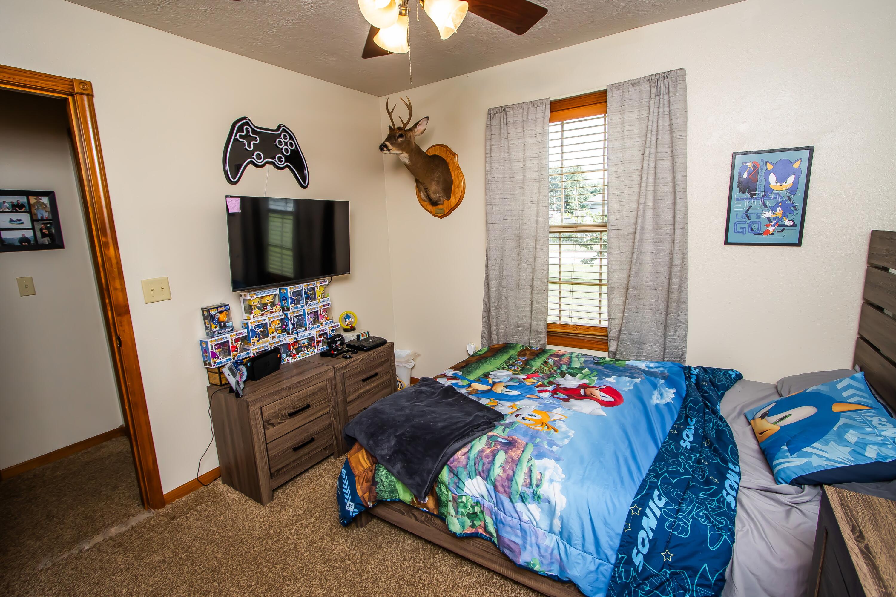 400 East Whippoorwill Drive Property Photo 26