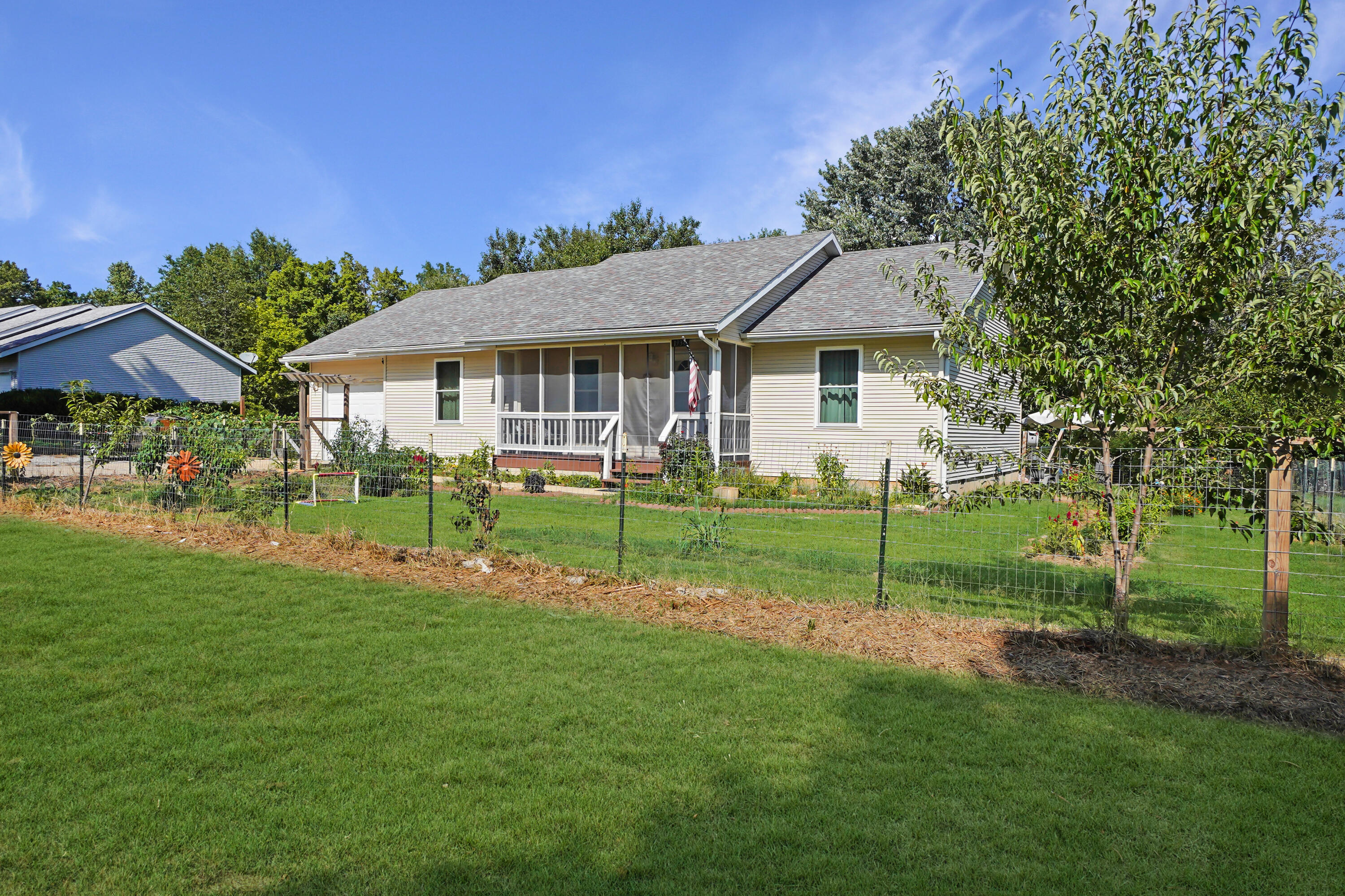 1934 Anne Drive Property Photo 2