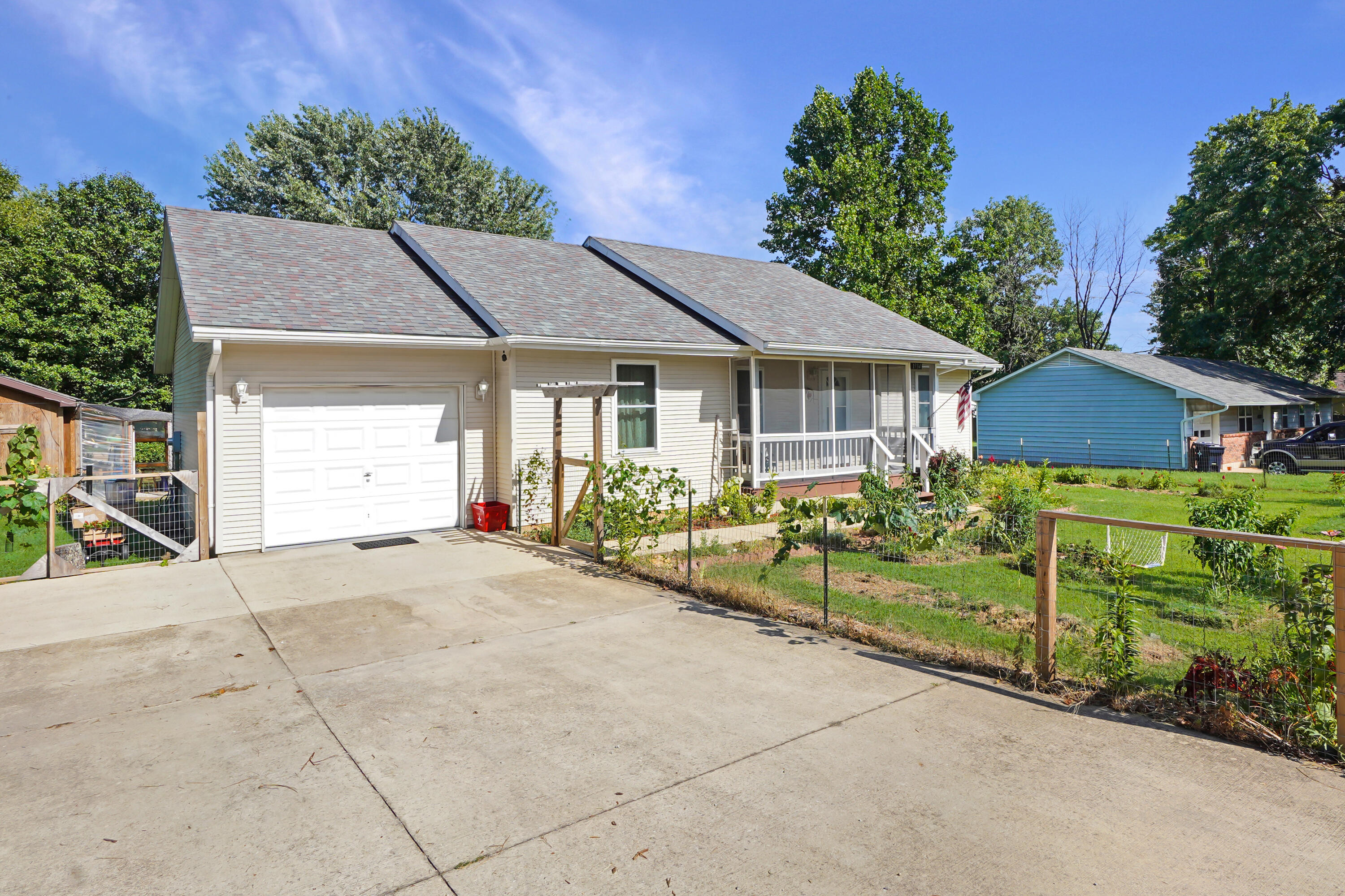 1934 Anne Drive Property Photo 4