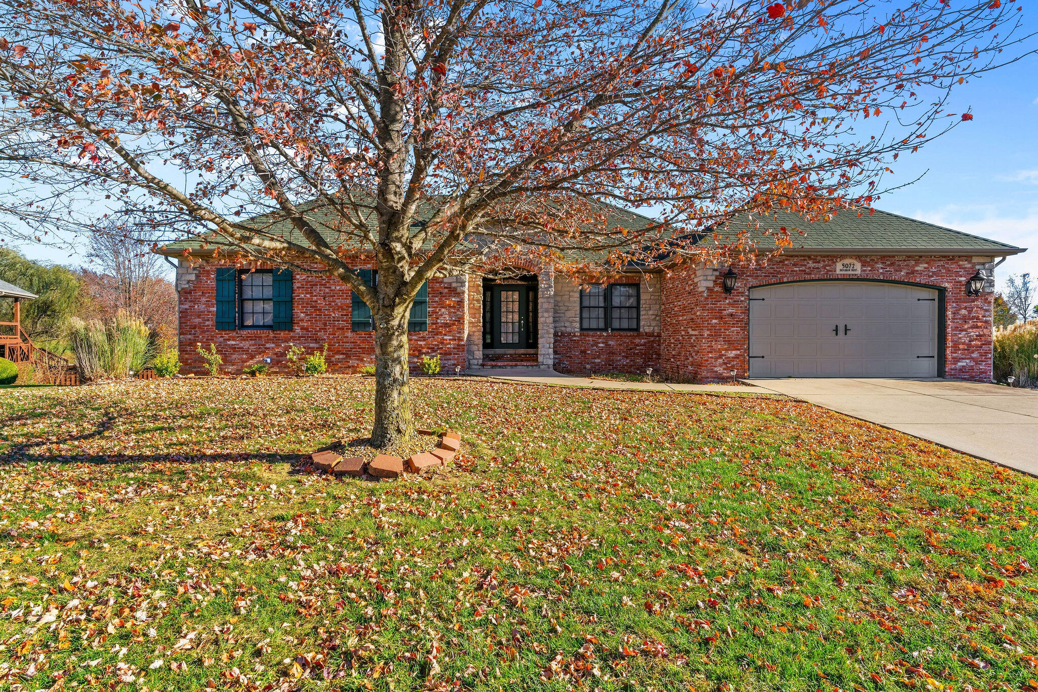 5072 East Hedgerow Drive Property Photo 1