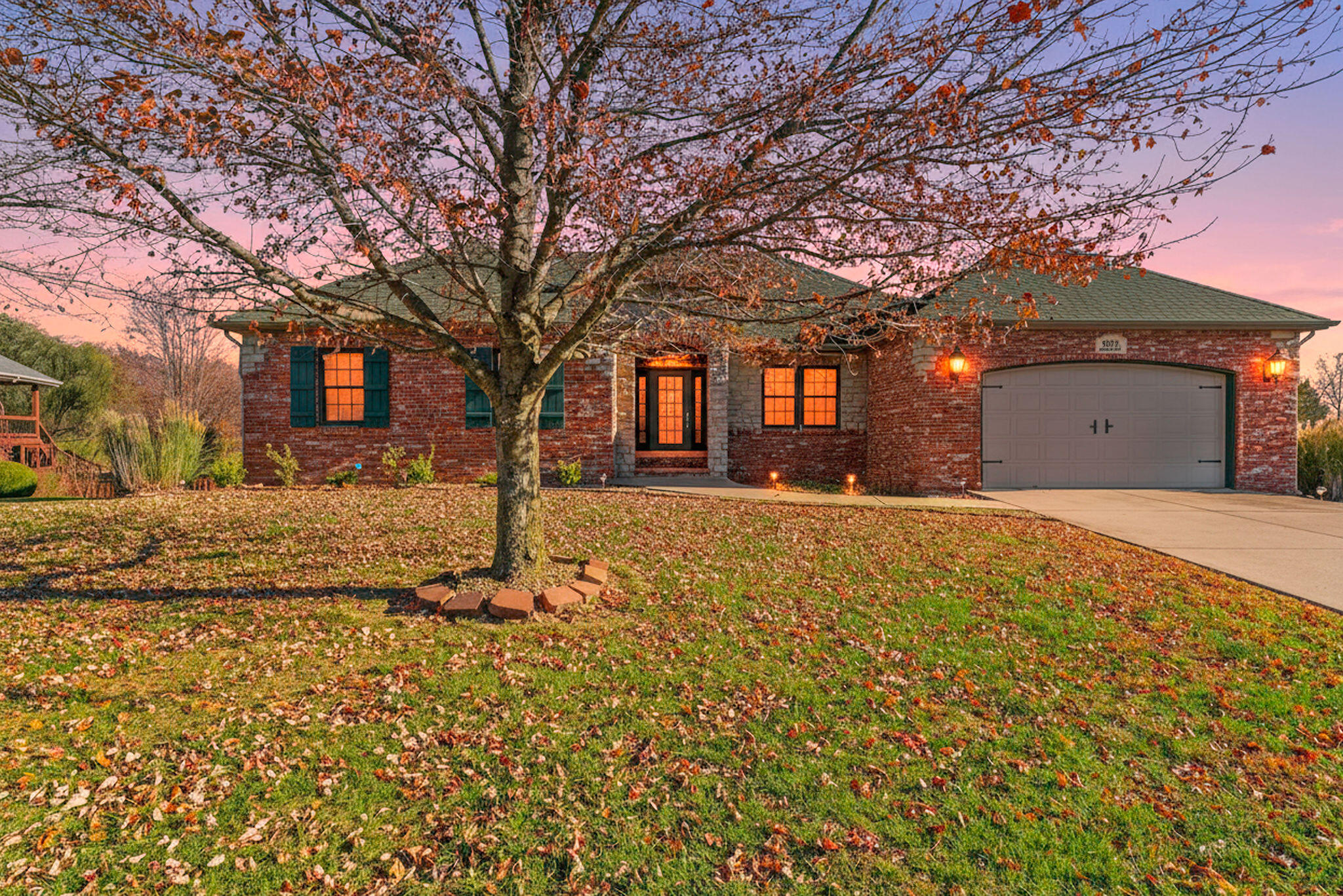 5072 East Hedgerow Drive Property Photo 2