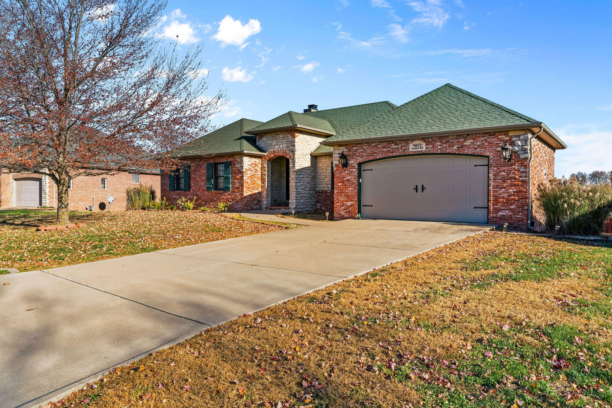 5072 East Hedgerow Drive Property Photo 3