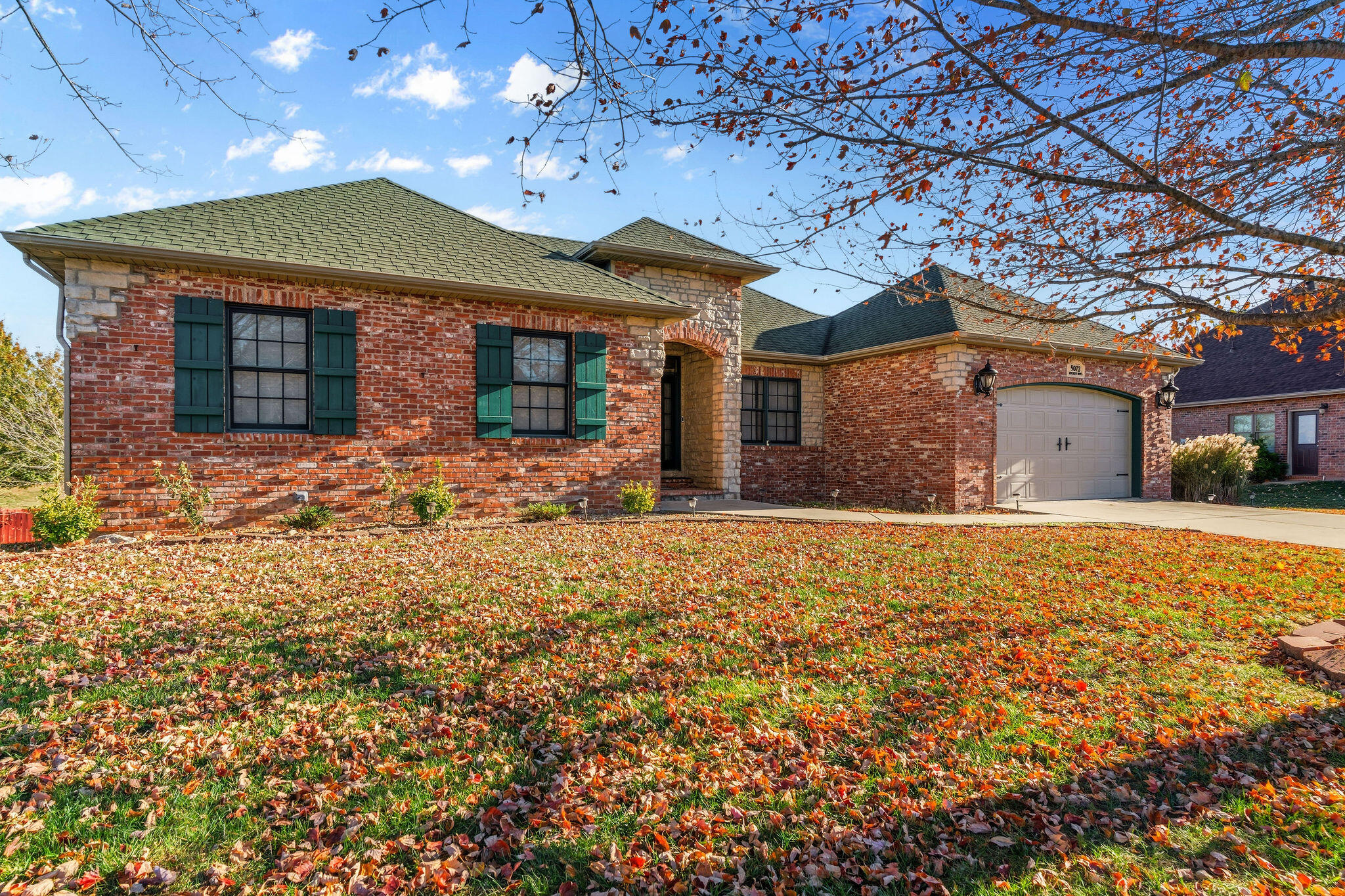 5072 East Hedgerow Drive Property Photo 4