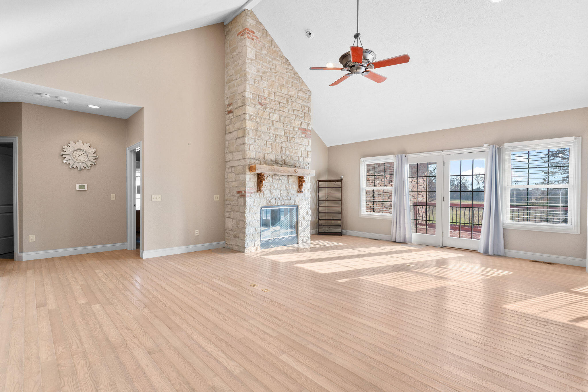 5072 East Hedgerow Drive Property Photo 6