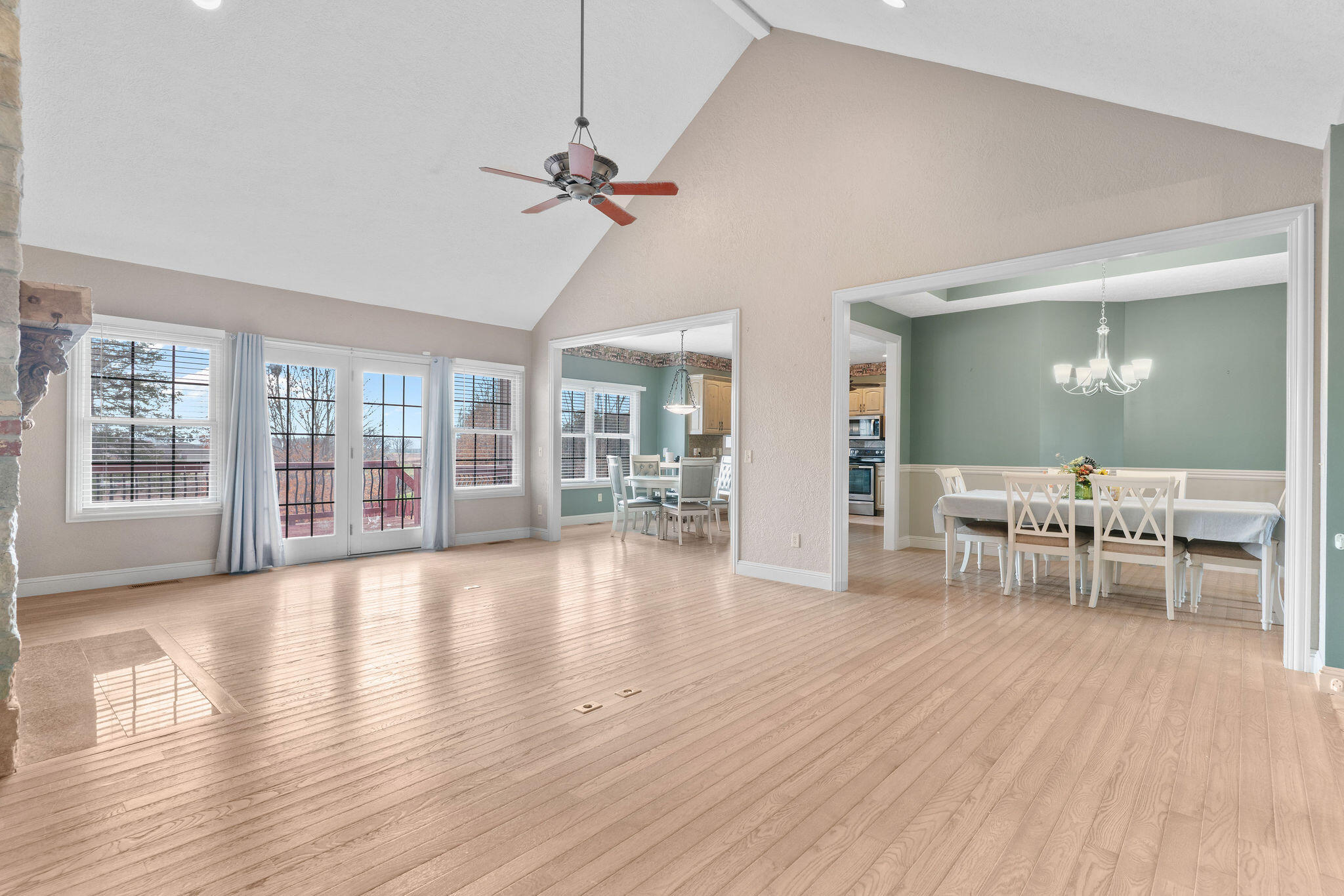 5072 East Hedgerow Drive Property Photo 8