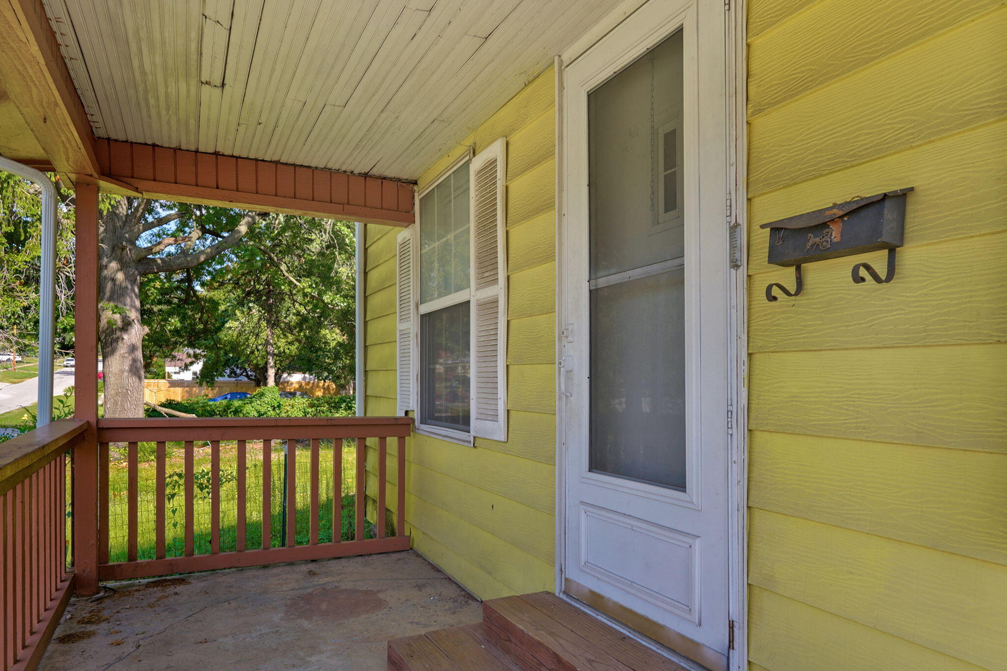 908 West Della Street Property Photo 4