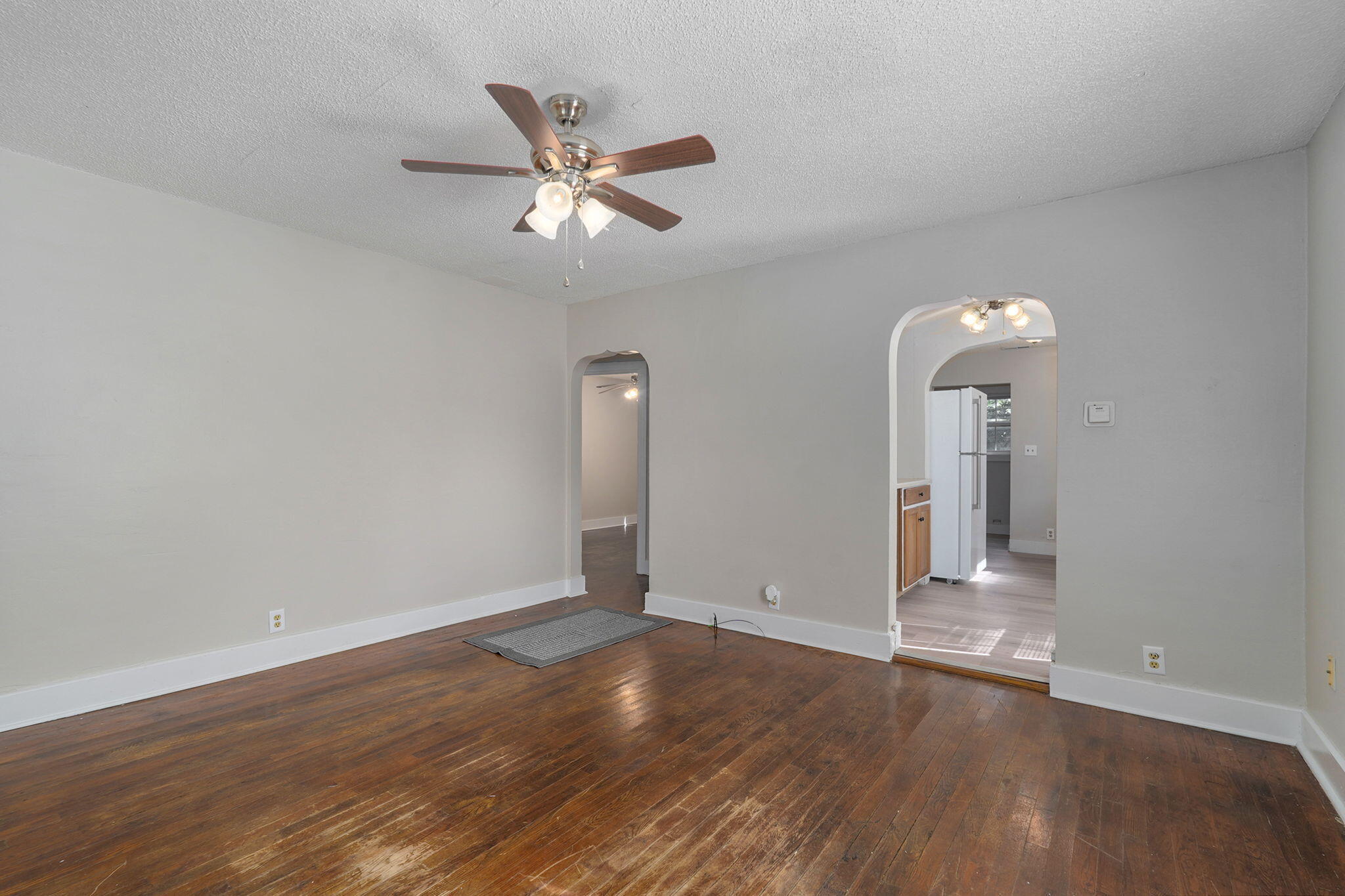 908 West Della Street Property Photo 7