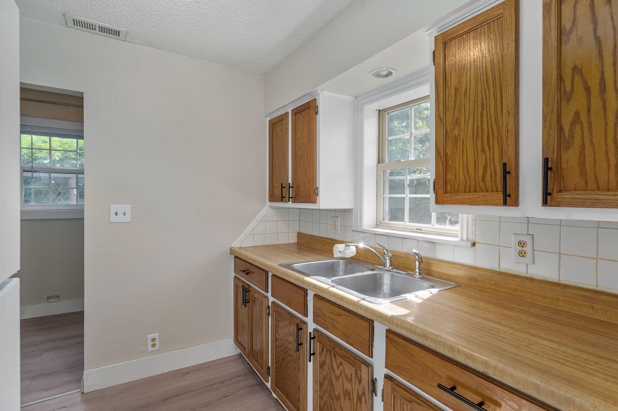908 West Della Street Property Photo 10
