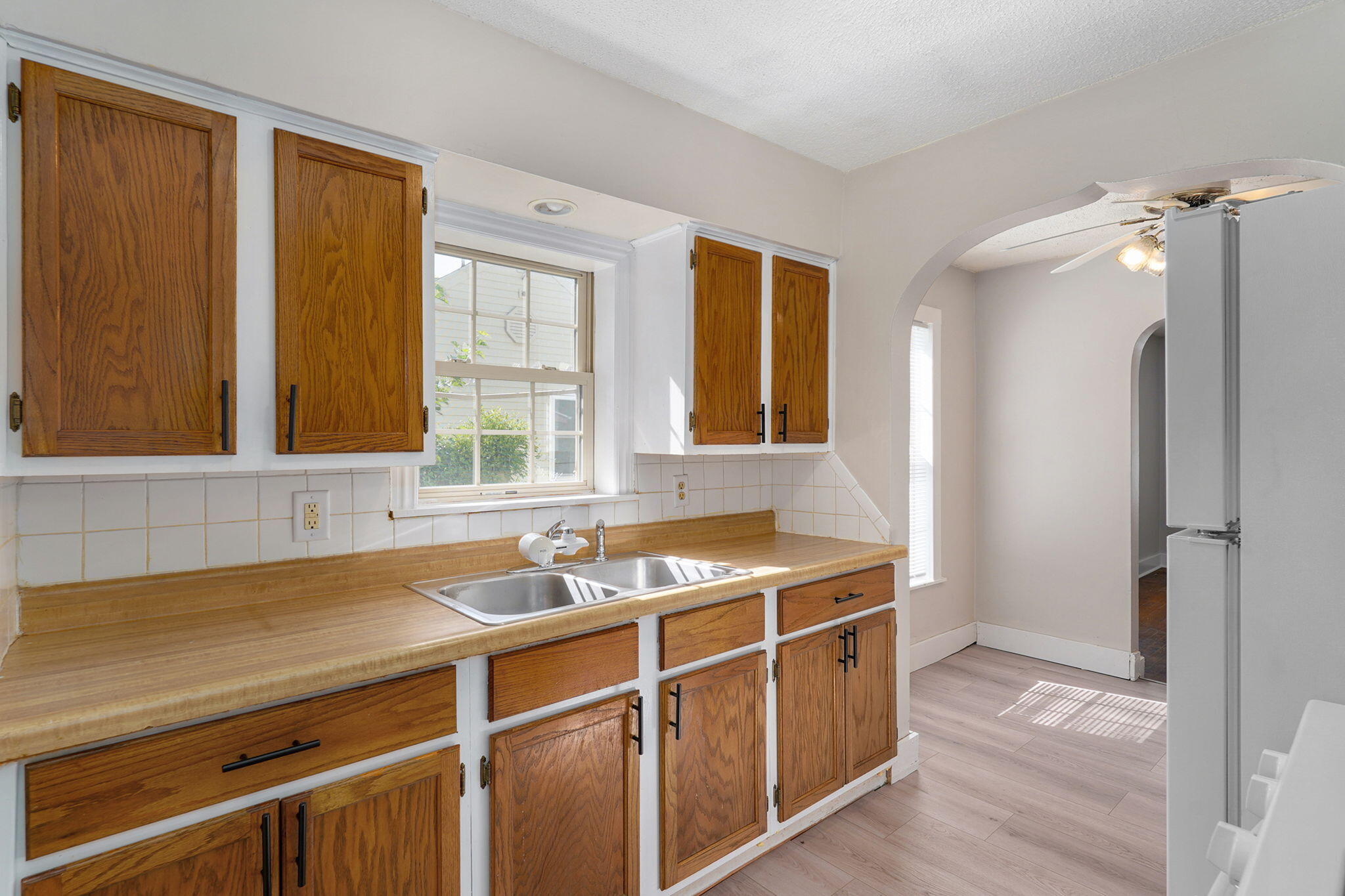 908 West Della Street Property Photo 11
