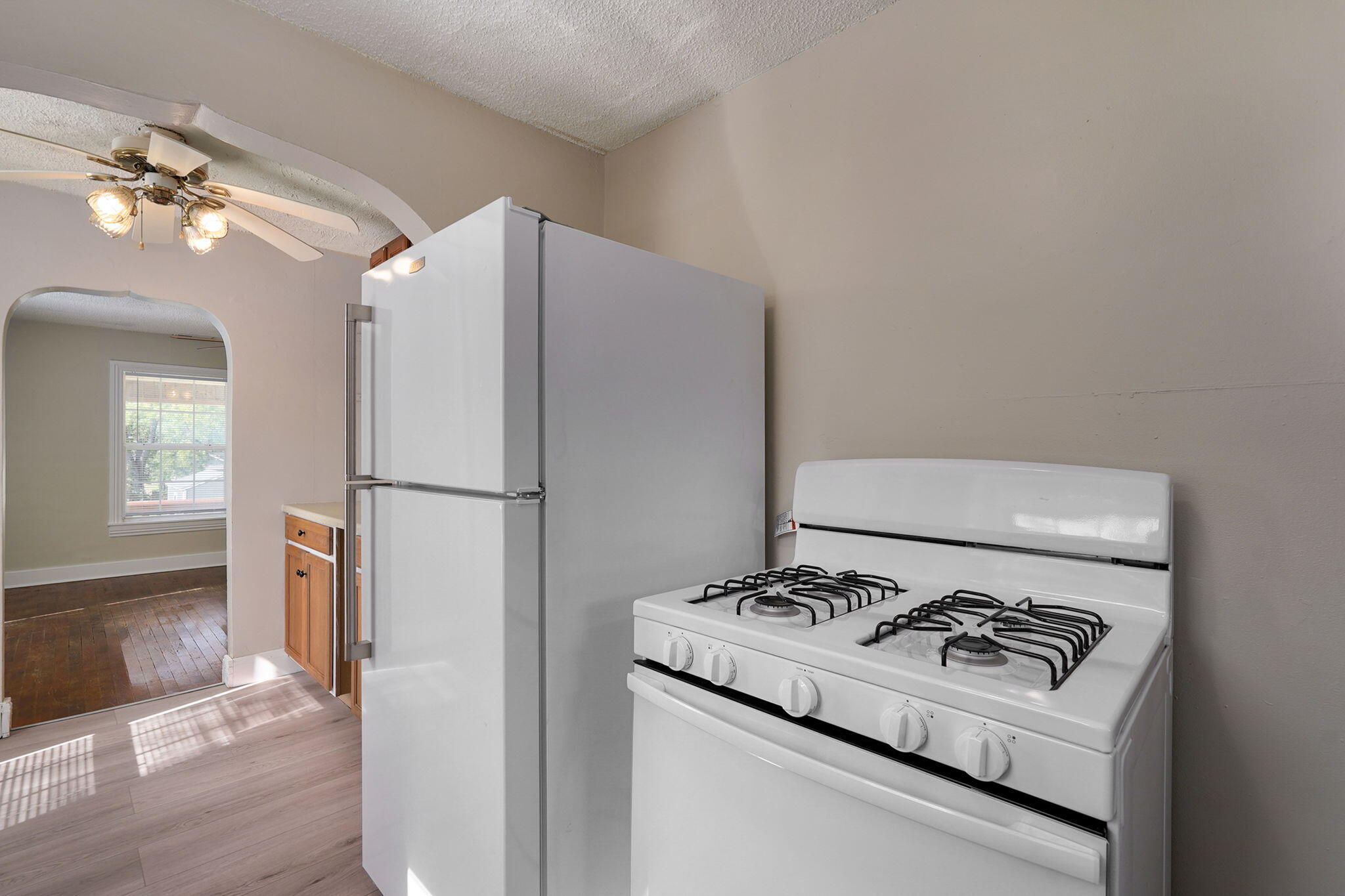 908 West Della Street Property Photo 12