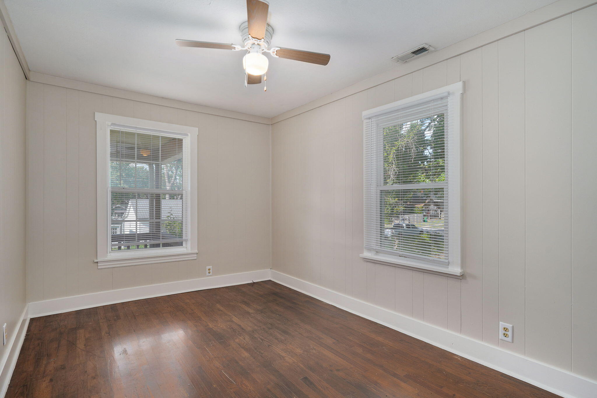908 West Della Street Property Photo 13