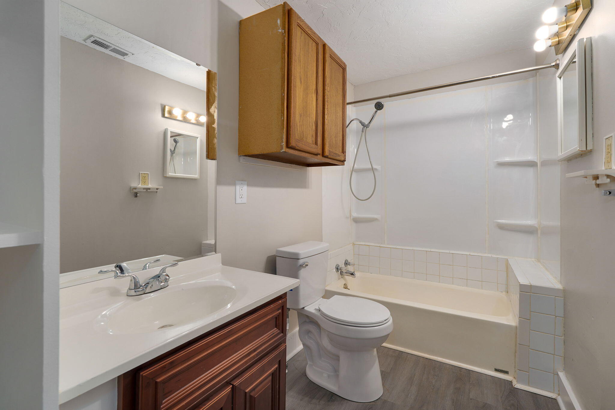 908 West Della Street Property Photo 14