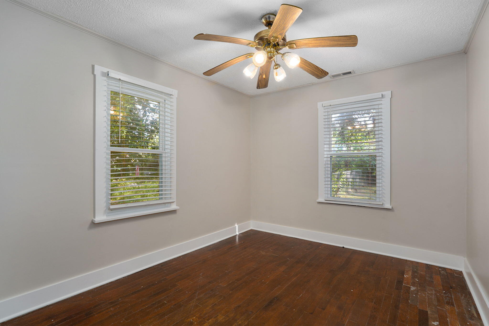 908 West Della Street Property Photo 15