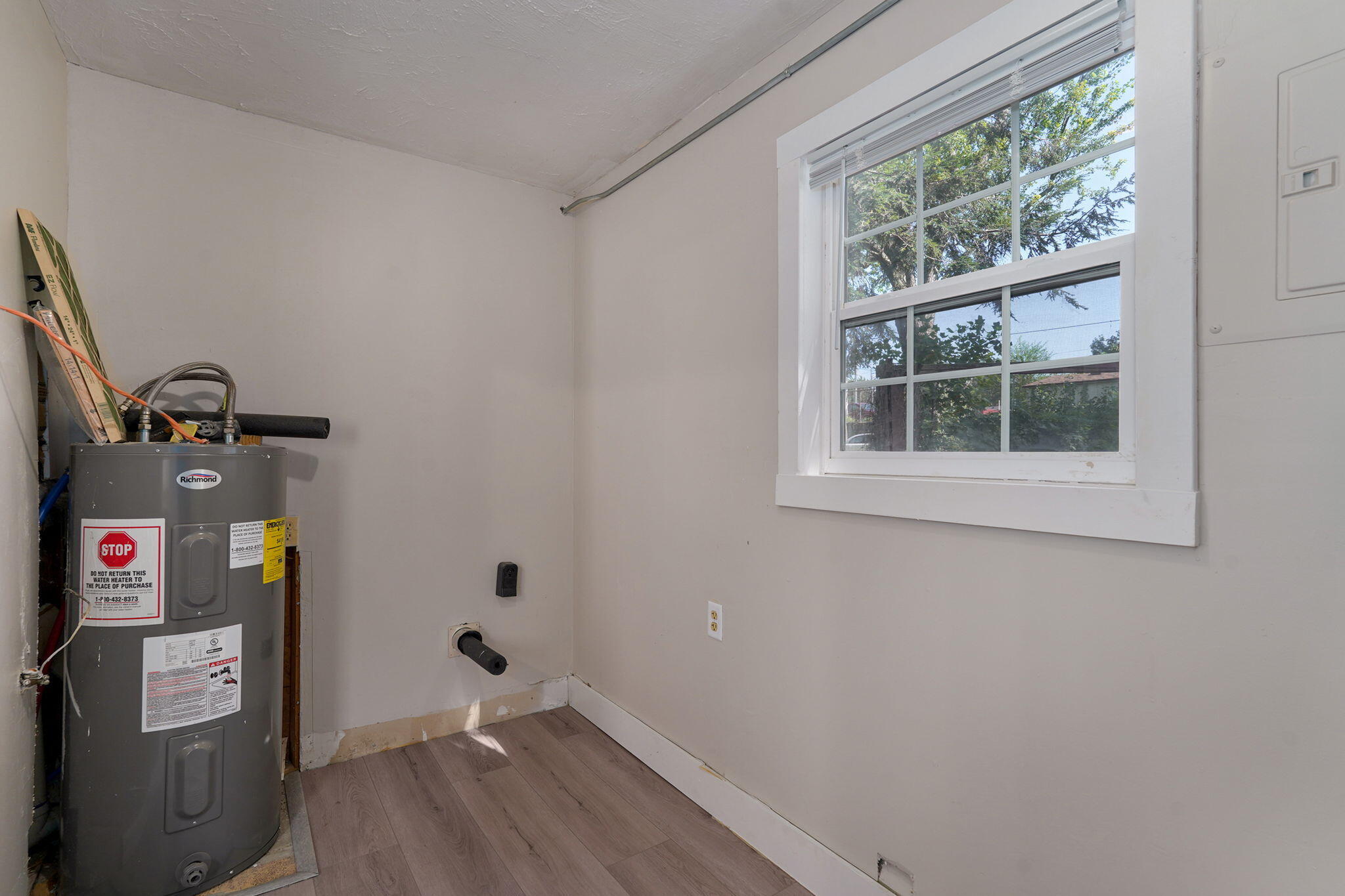 908 West Della Street Property Photo 16