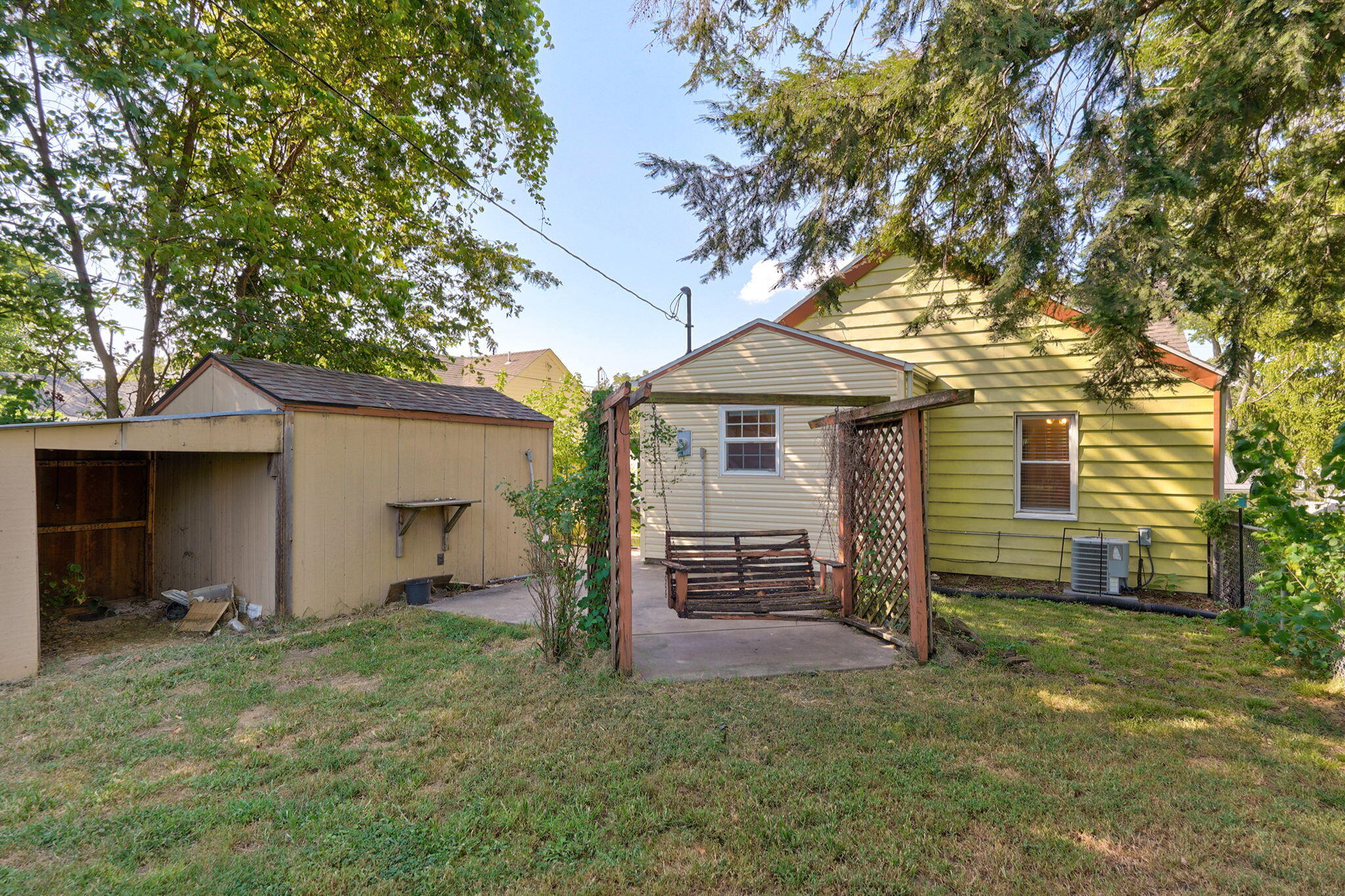908 West Della Street Property Photo 17