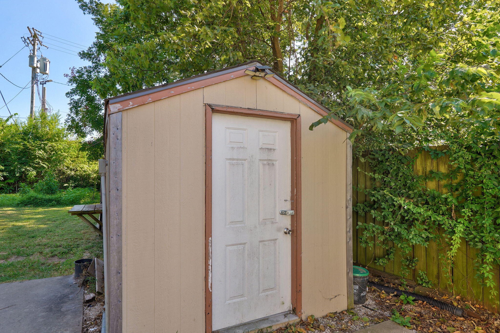 908 West Della Street Property Photo 22